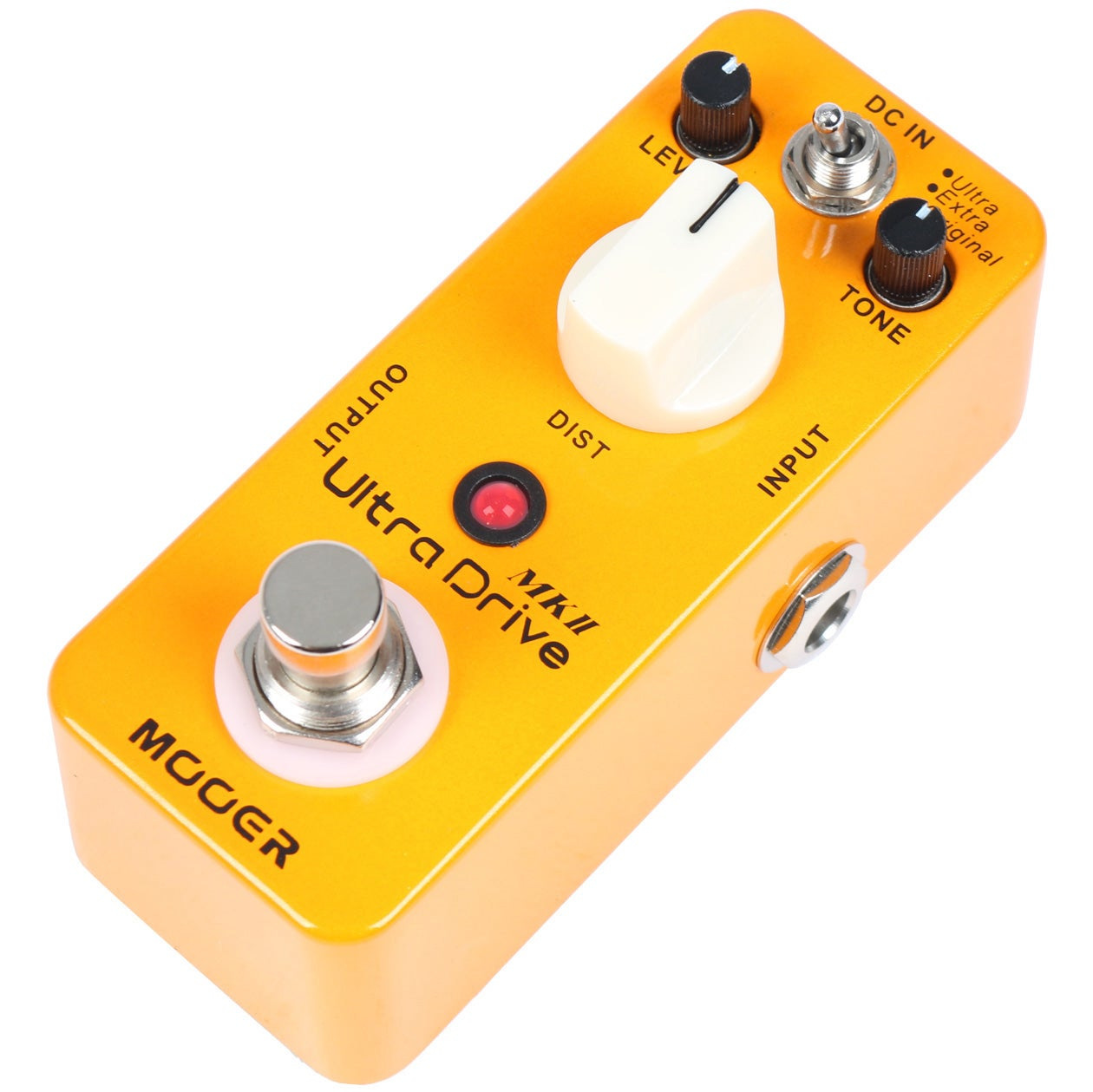 Düğmeler, ayak pedalı ve giriş/çıkış jakları olan turuncu Mooer Ultra Drive MKII gitar pedalı.
