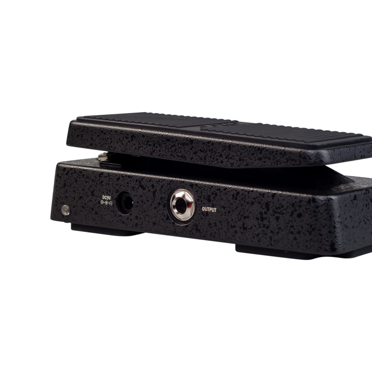 DC9V girişli ve Output jaklı siyah gitar efekt pedalı.
