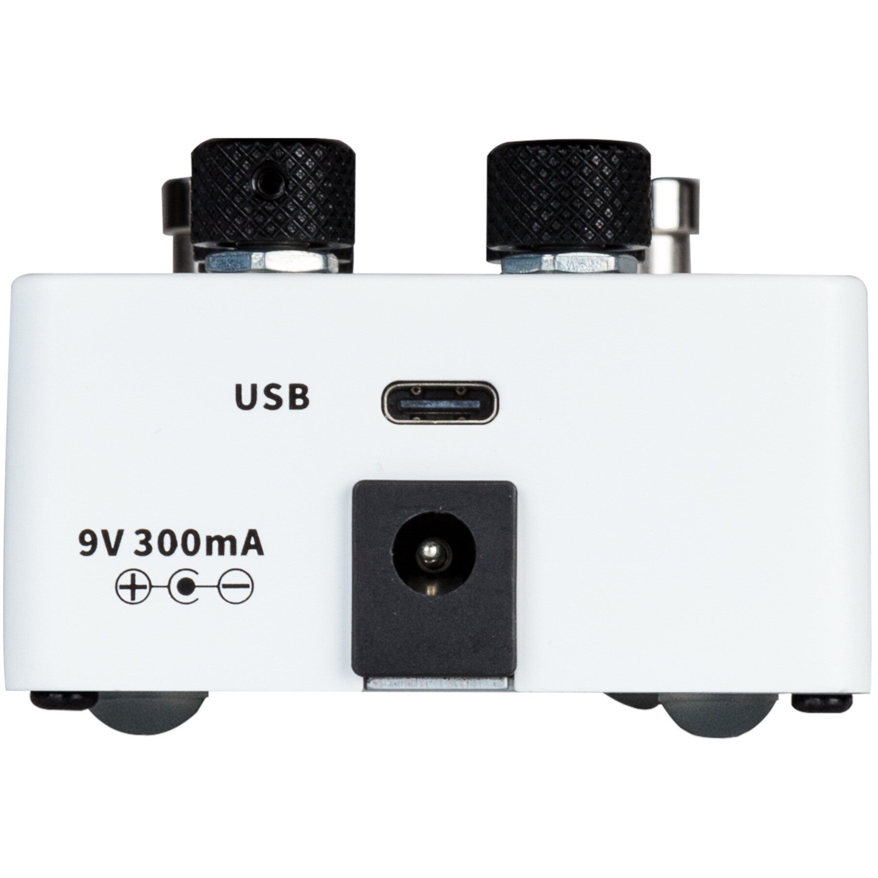 İki siyah düğmeli beyaz kutu, USB-C ve DC bağlantı noktası. 9V 300mA olarak etiketlenmiş.