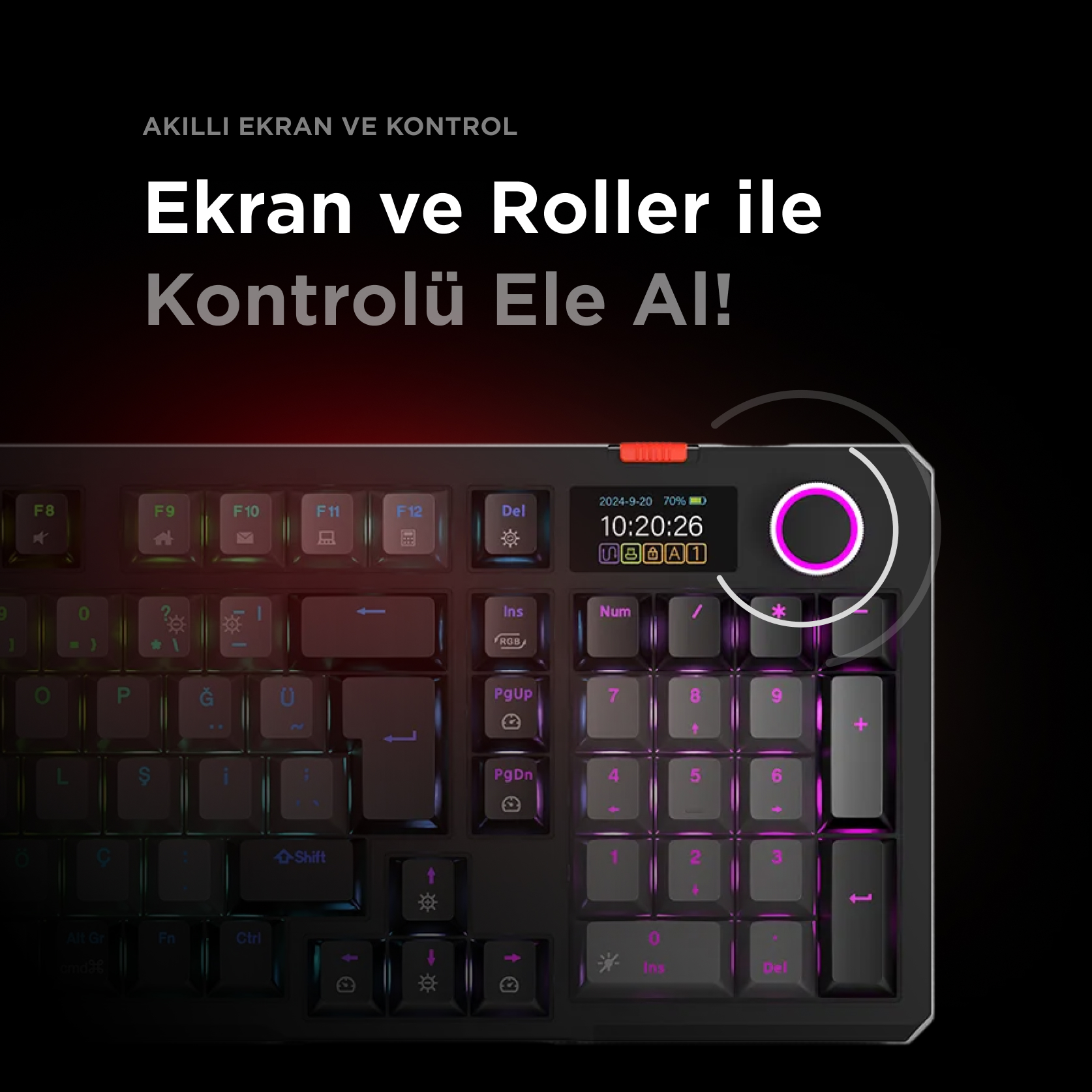 Dijital ekranlı ve RGB aydınlatmalı klavyenin yakın çekimi.