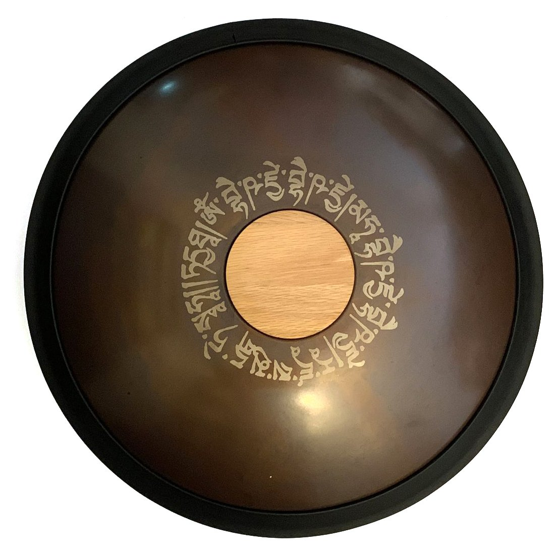 Ahşap merkezli ve Tibet yazılı koyu kahverengi handpan.