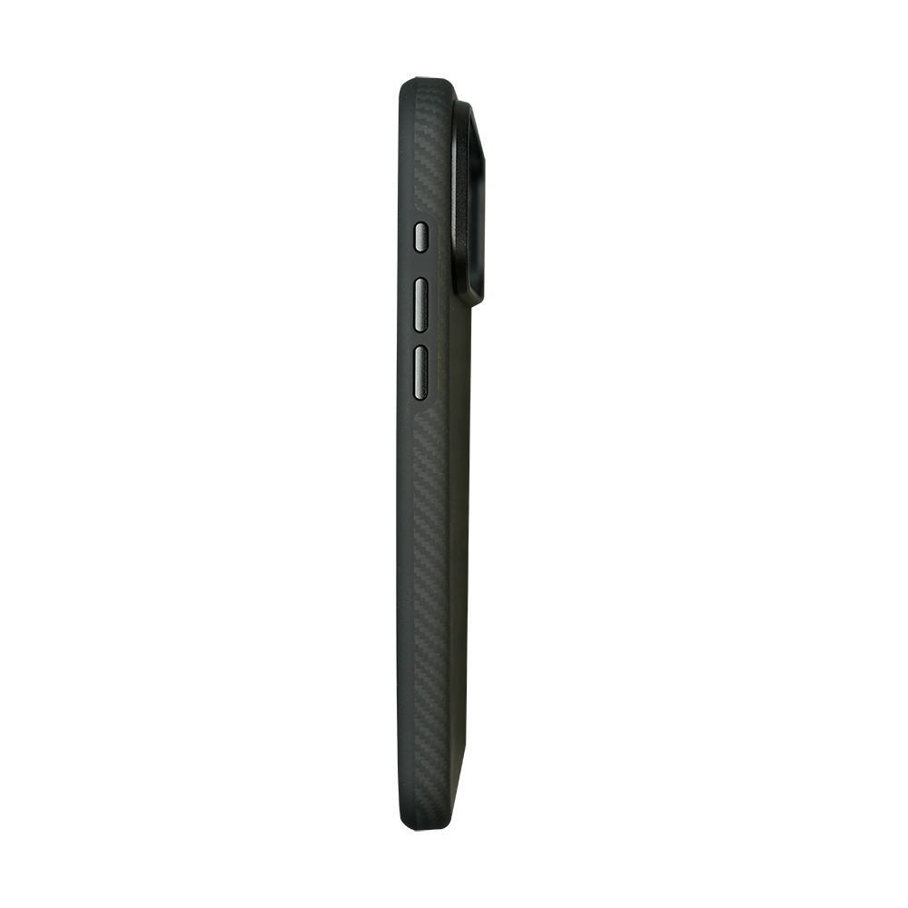 Karbon fiber dokulu koyu gri telefon kılıfı, yan görünüm.