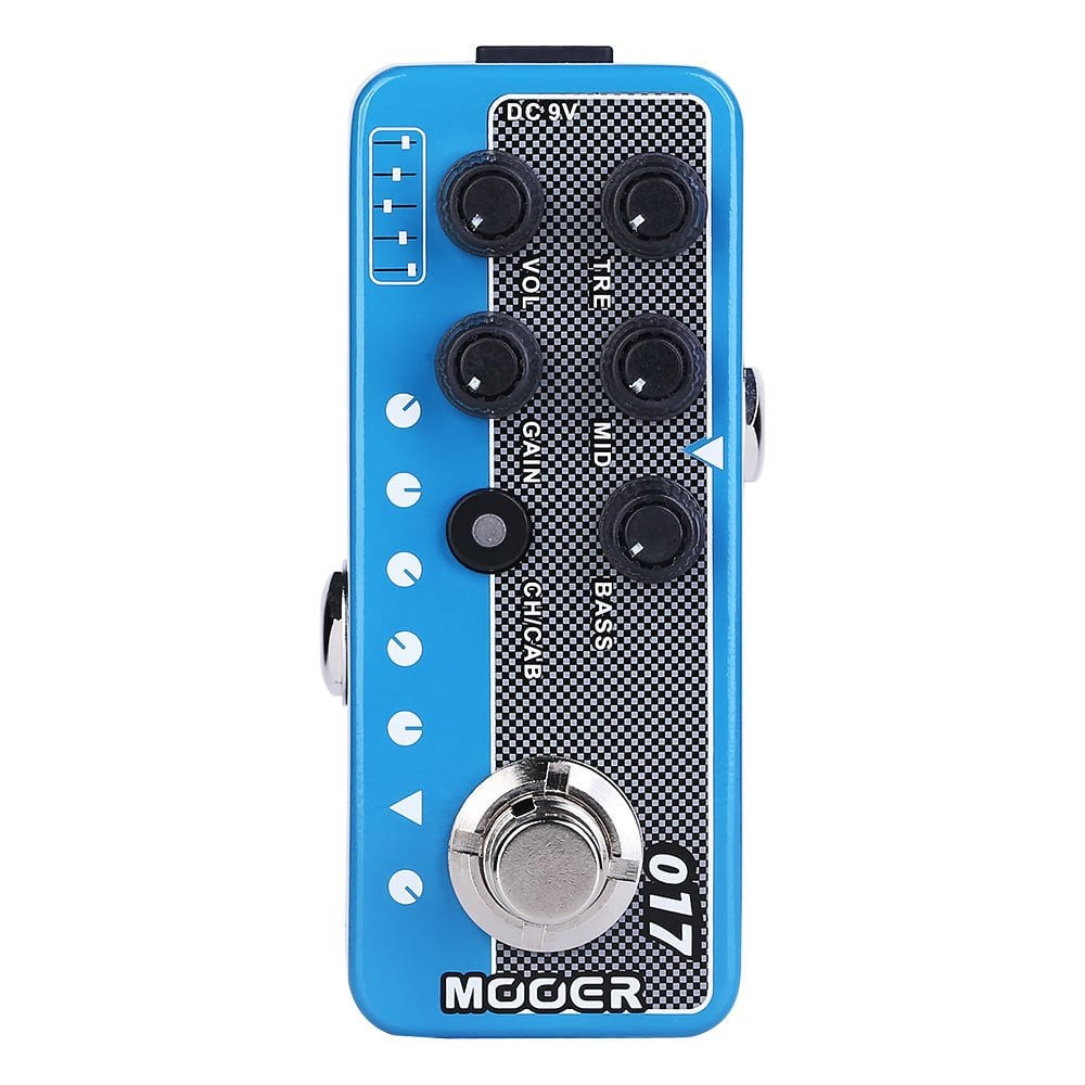 Ses, Kazanç, Tiz, Orta, Bas için siyah düğmeli mavi bir MOOER 017 gitar pedalı.