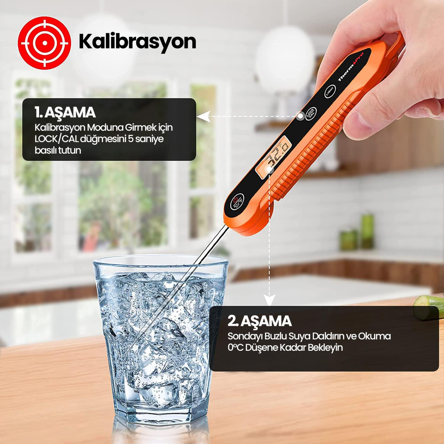 Turuncu saplı bir termometre buzlu su dolu bardağa daldırılır. Talimatlar Türkçe'dir.