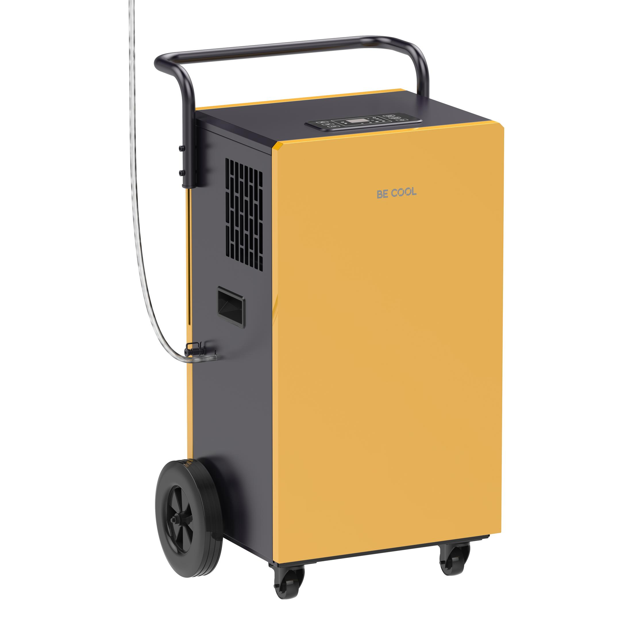Un condizionatore portatile giallo e nero con ruote, maniglia e tubo.
