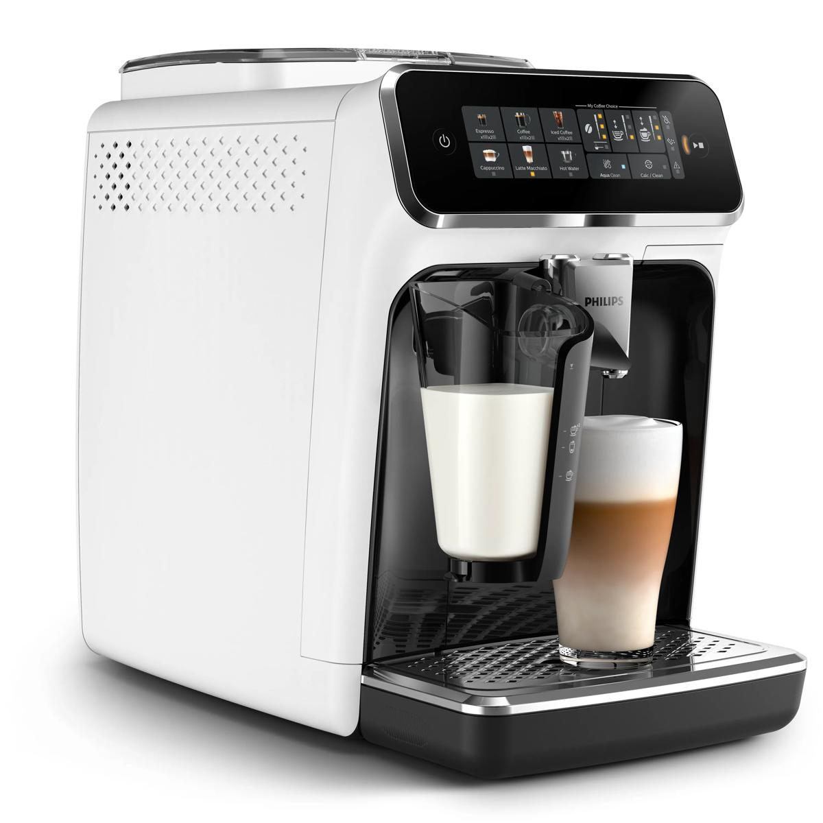 Weiße Philips-Kaffeemaschine mit Milchbehälter und Latte Macchiato-Glas.