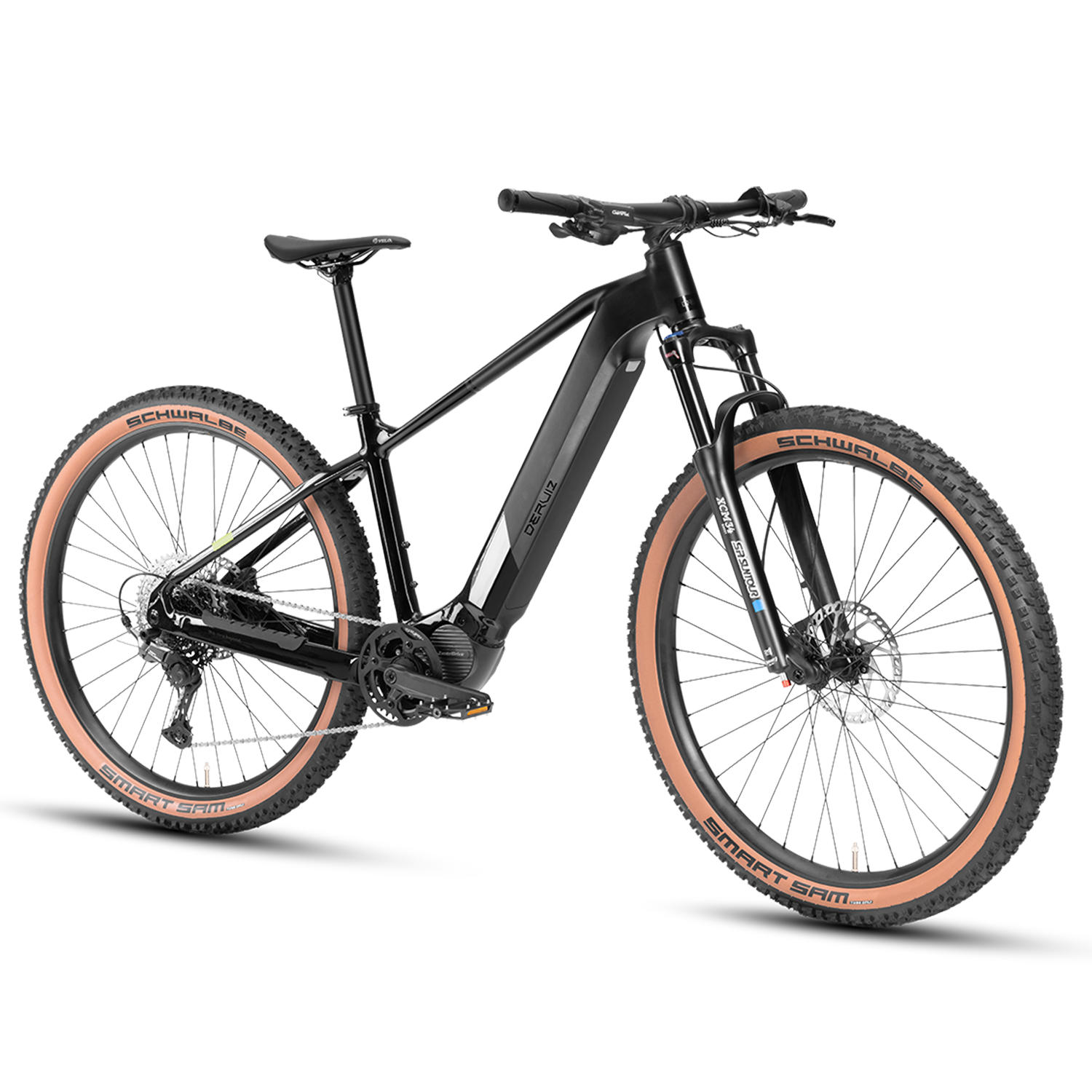 Schwarzes E-Bike mit breiten Reifen und Federgabel, auf weißem Hintergrund.
