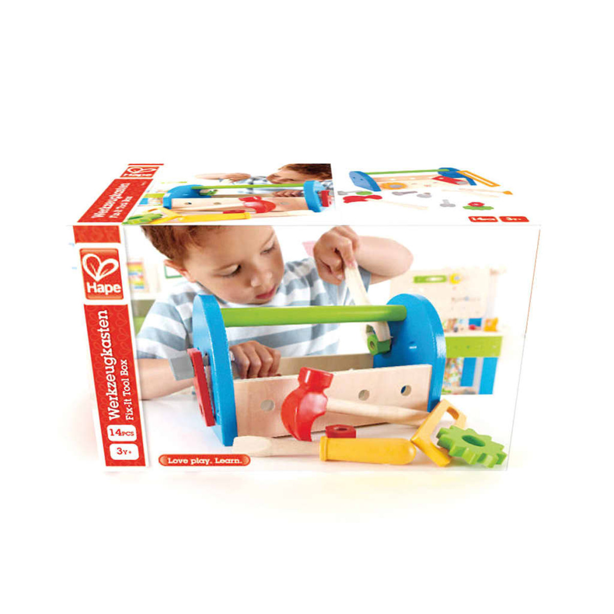 Ein Junge spielt mit einem Hape Werkzeugkasten aus Holz mit Werkzeugen.