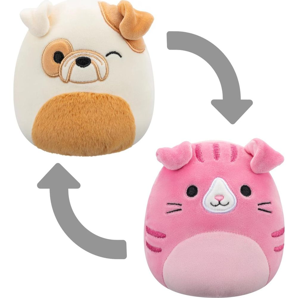 Une peluche Squishmallow, chien blanc et chat rose.