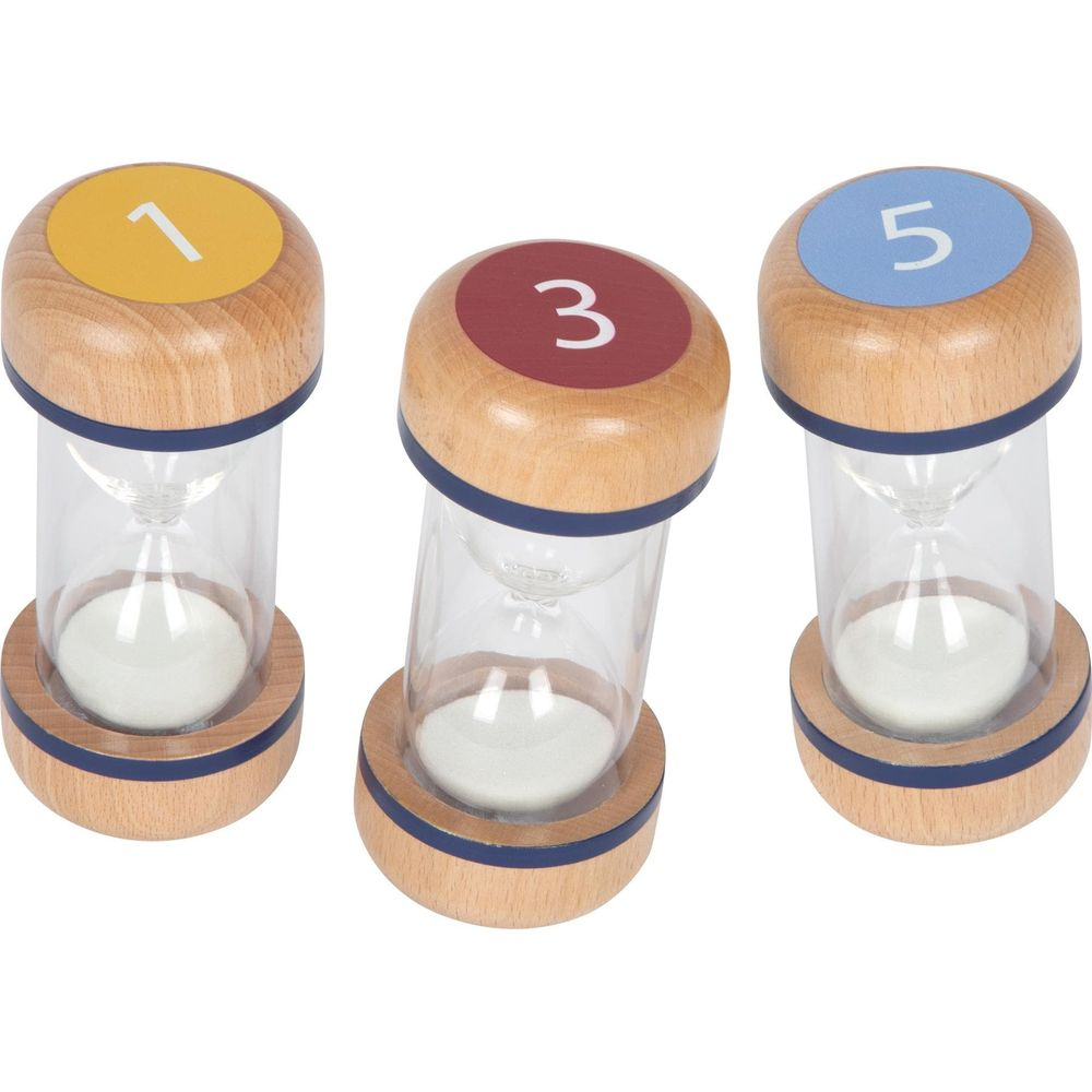 Tres relojes de arena de madera numerados 1, 3, 5 con bandas azules.