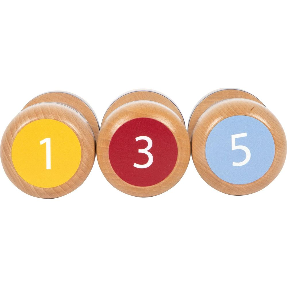 Tres mangos de madera con números: 1 (amarillo), 3 (rojo), 5 (azul).