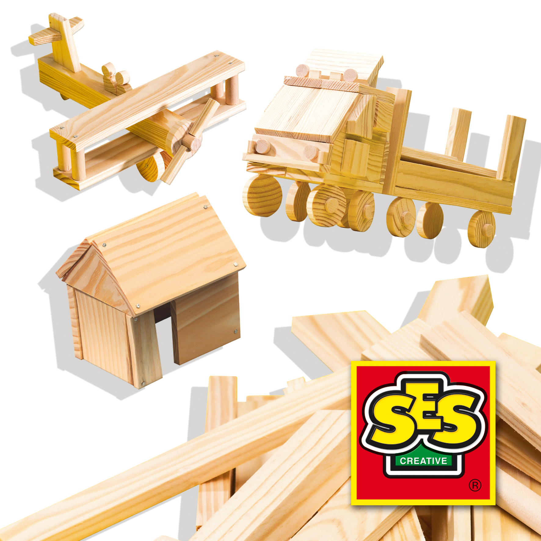 Holzflugzeug, LKW, Haus und Bauklötze mit SES Creative Logo.
