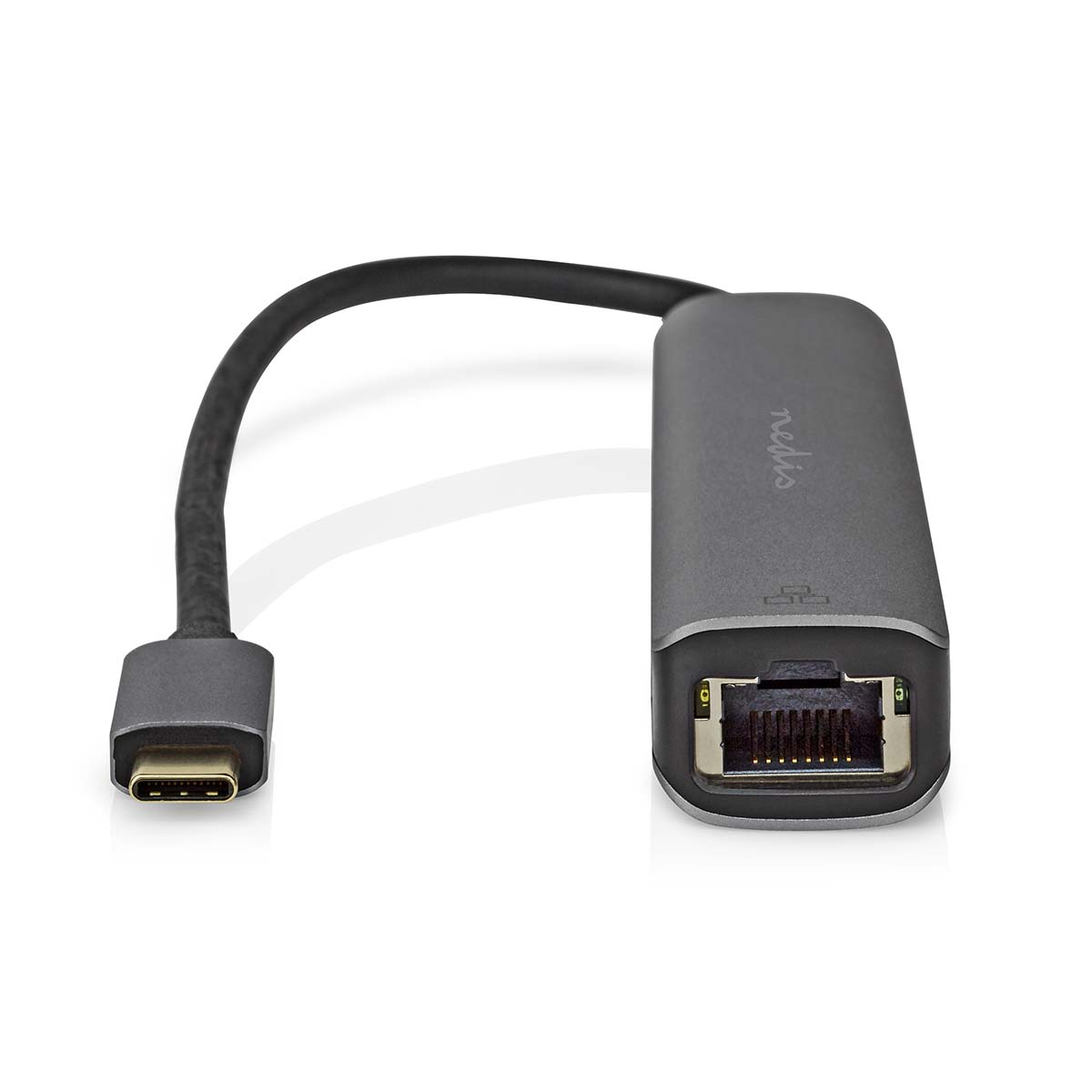 Een grijze USB-C naar Ethernet adapter met een zwart kabel.