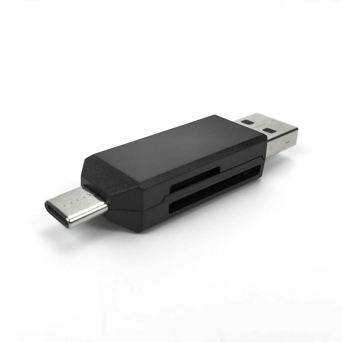 Czarny czytnik kart USB-C i USB-A ze slotami na karty SD i microSD.