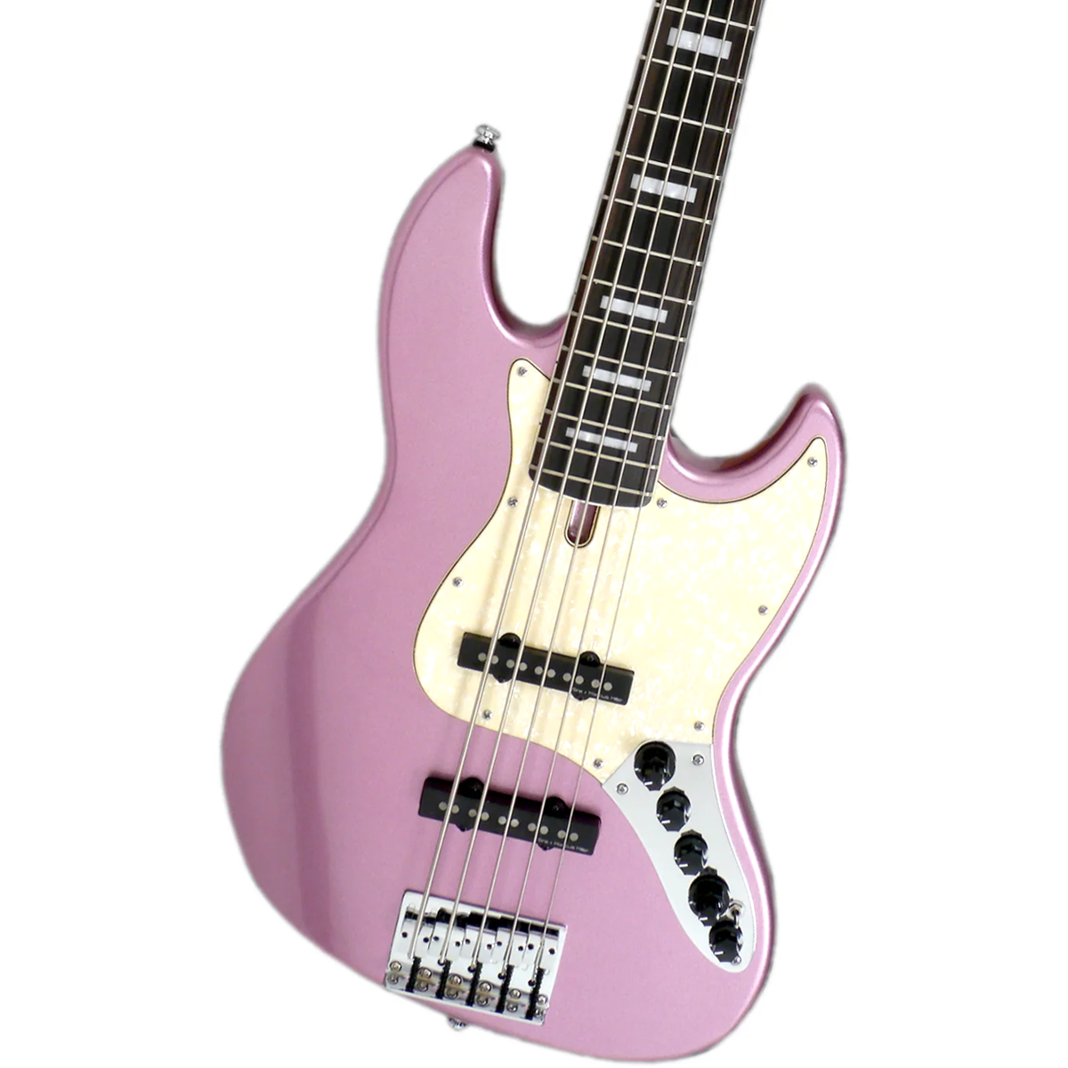 Krem rengi pena ve siyah manyetiklere sahip pembe elektro bas gitar.
