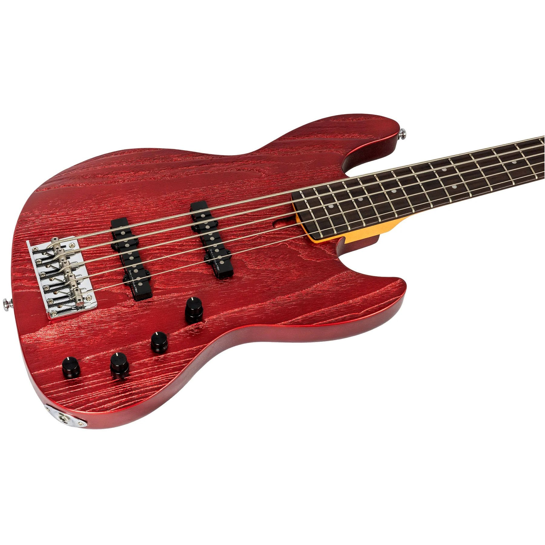 Siyah klavyeli ve gümüş köprülü kırmızı dört telli bas gitar.