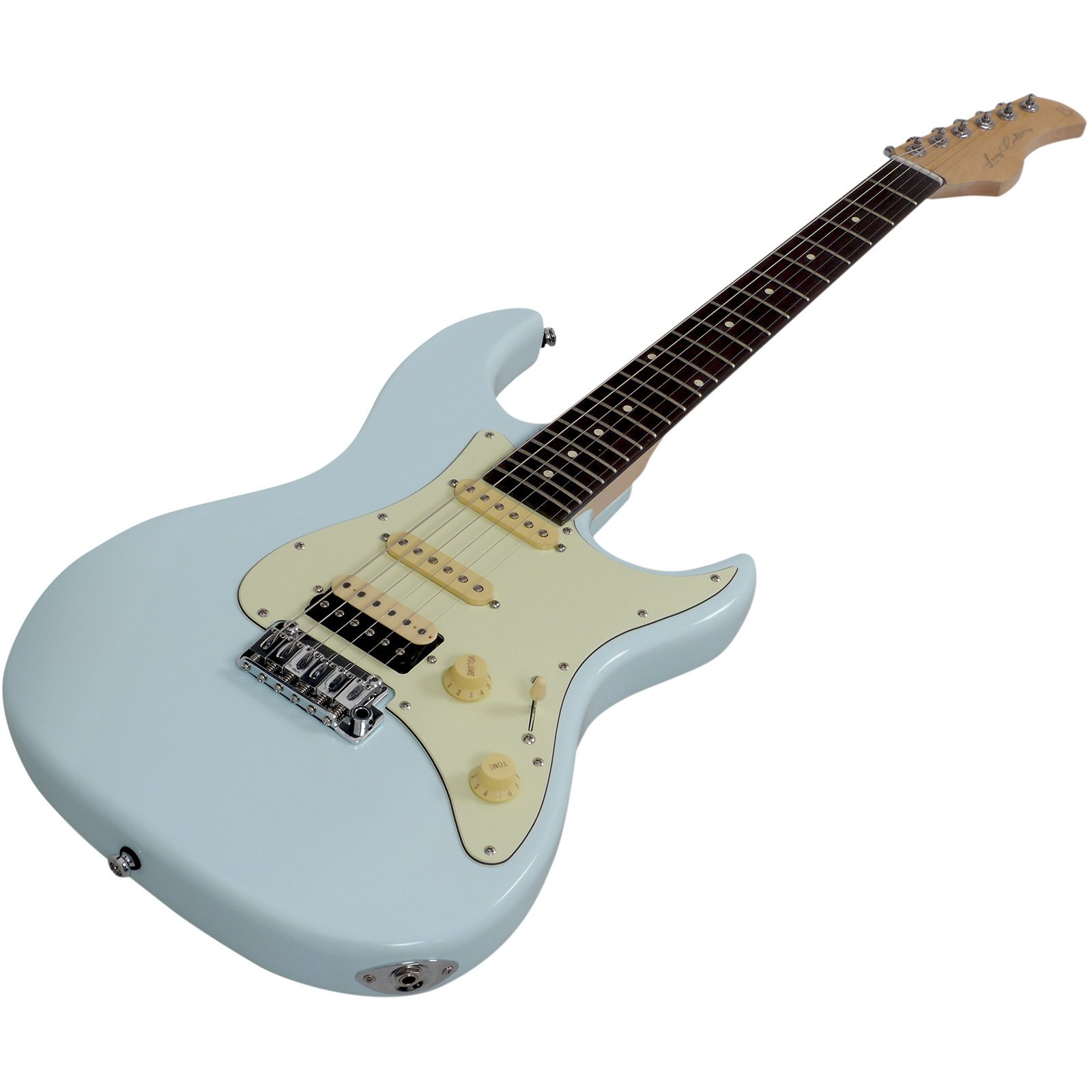 Beyaz manyetik ve gümüş donanıma sahip açık mavi elektro gitar.