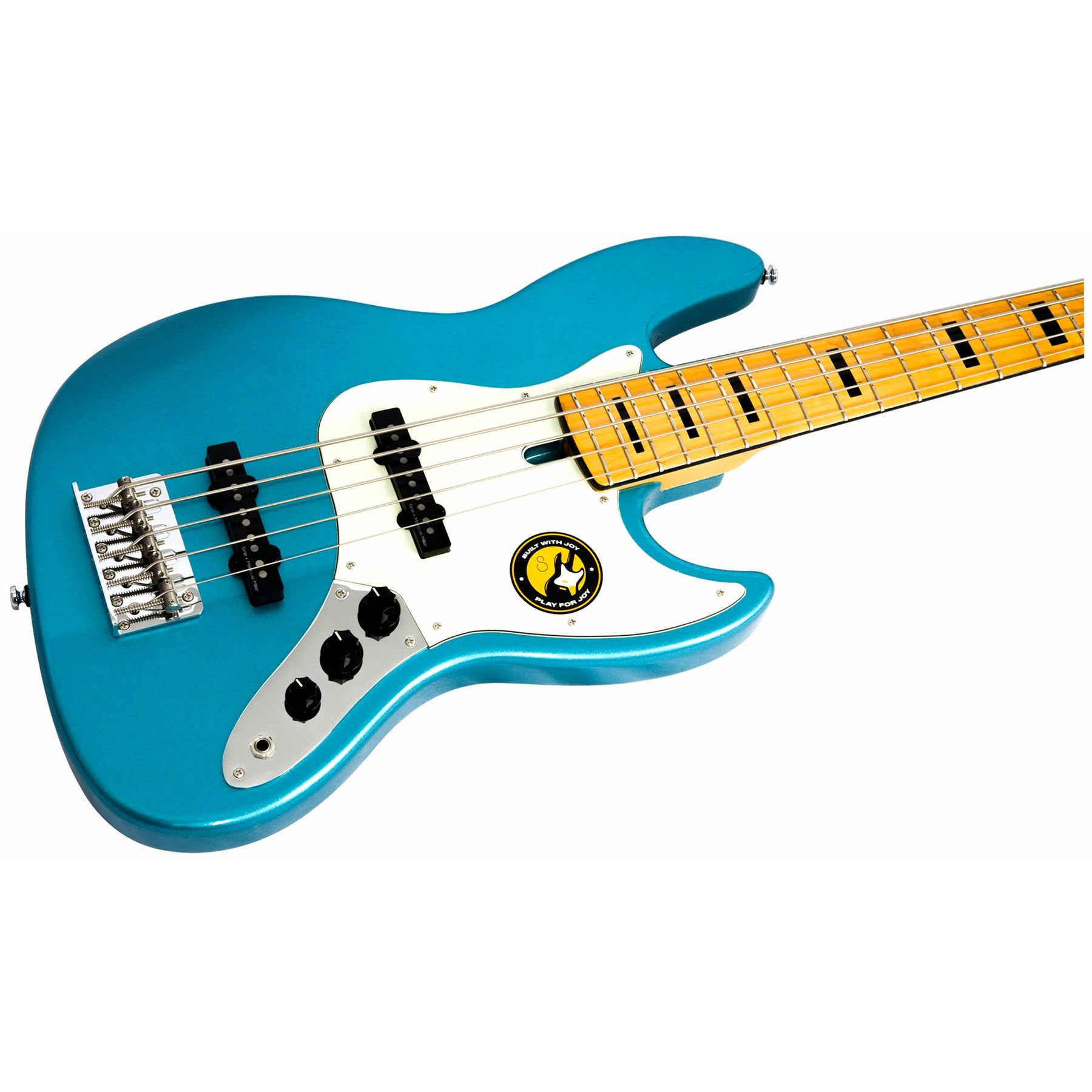 Firuze rengi elektro bas gitar, klavyesi, manyetikleri ve düğmeleri beyaz arka planda.