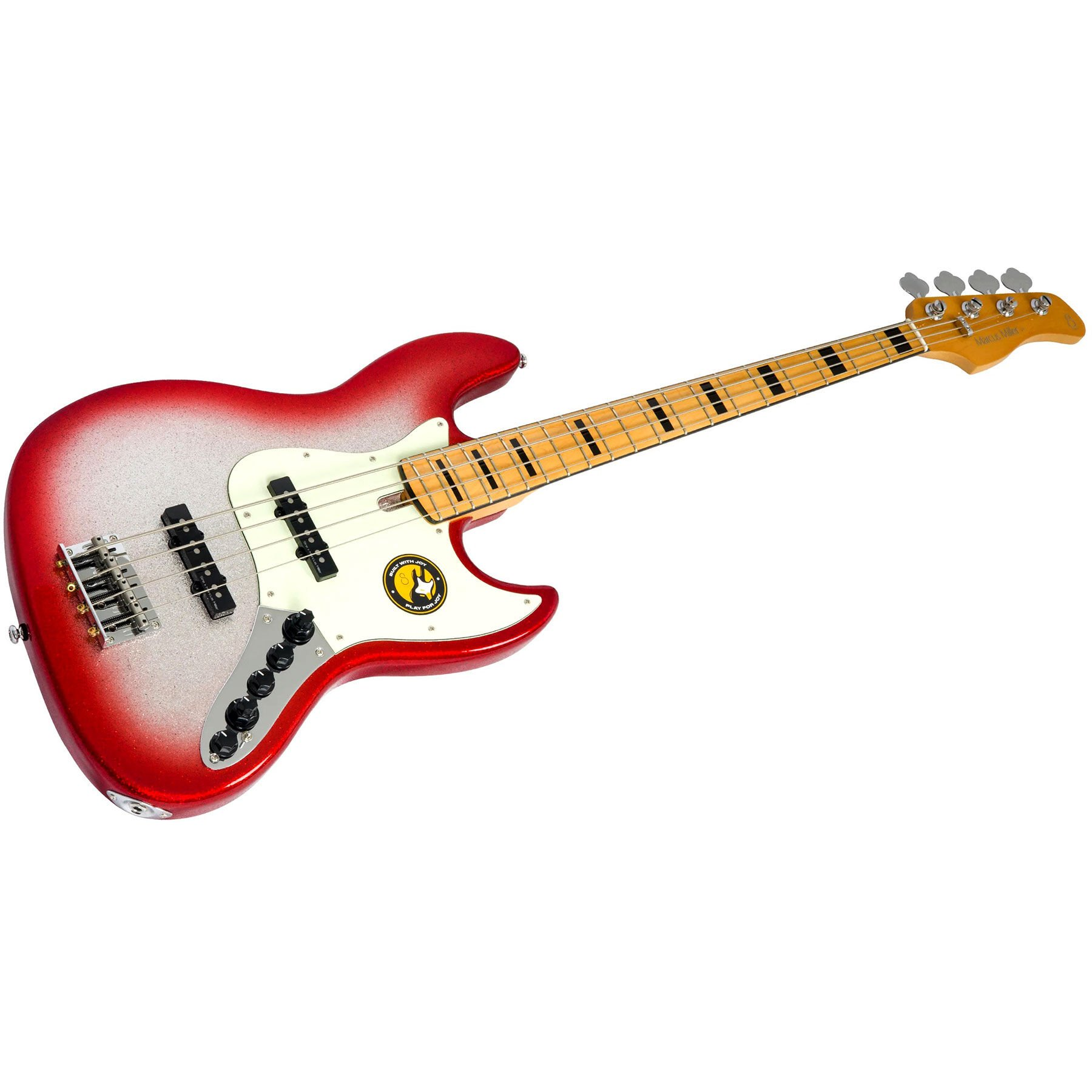 Açık renkli klavyeli kırmızı simli bas gitar ve dört tel.