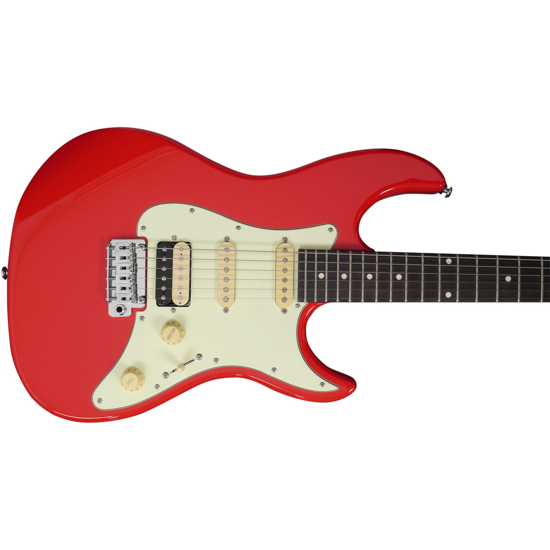 Krem pena korumalı ve gümüş donanımlı kırmızı elektro gitar.