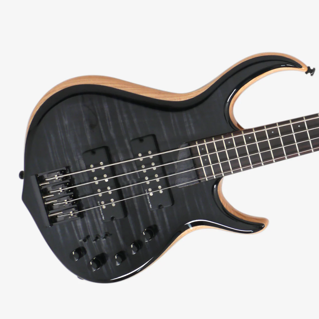Ahşap damarlı, gümüş telli siyah 4 telli bas gitar.