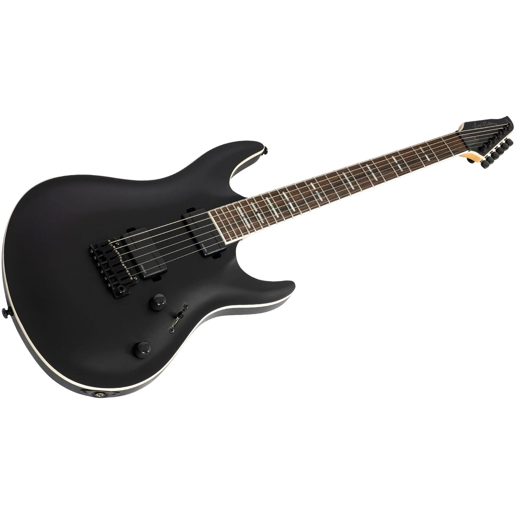 Gümüş donanım, teller ve klavyeli siyah elektro gitar, beyaz arka plan üzerinde.