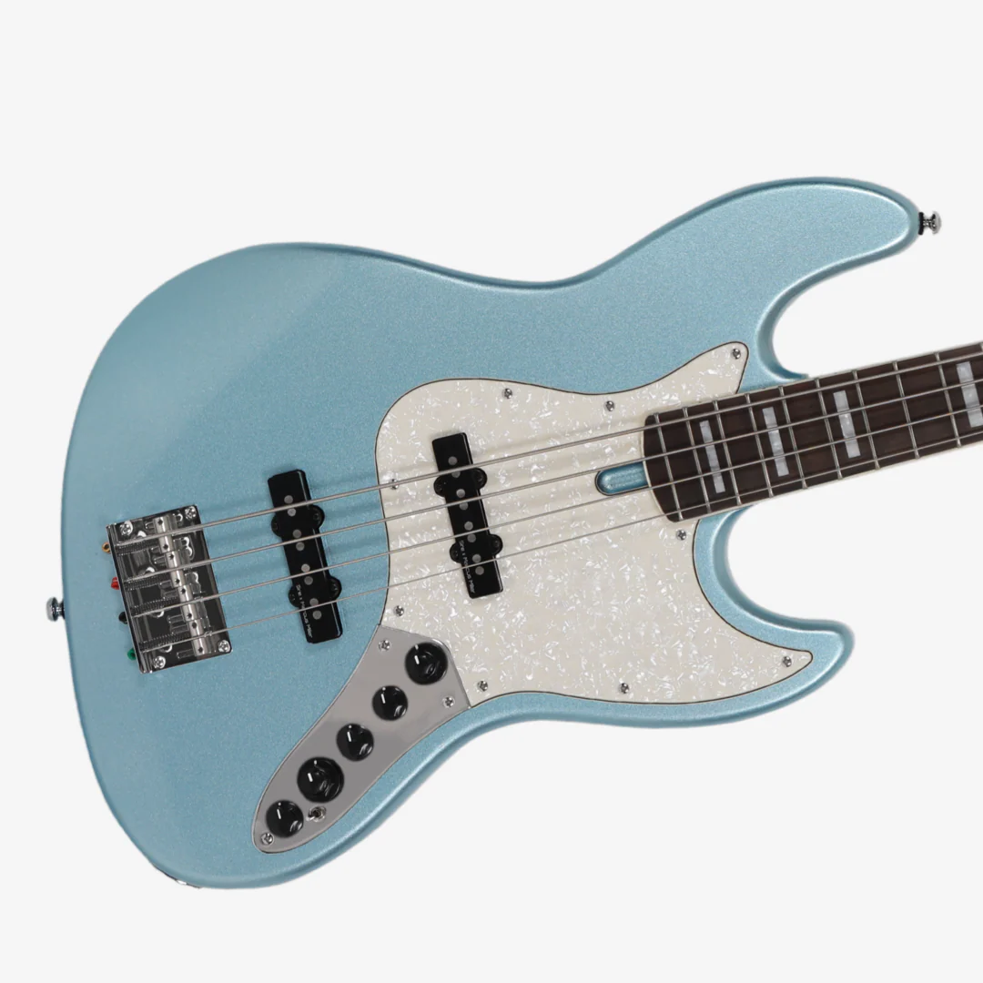 Sedef pena korumalı, krom donanımlı açık mavi elektro bas gitar.