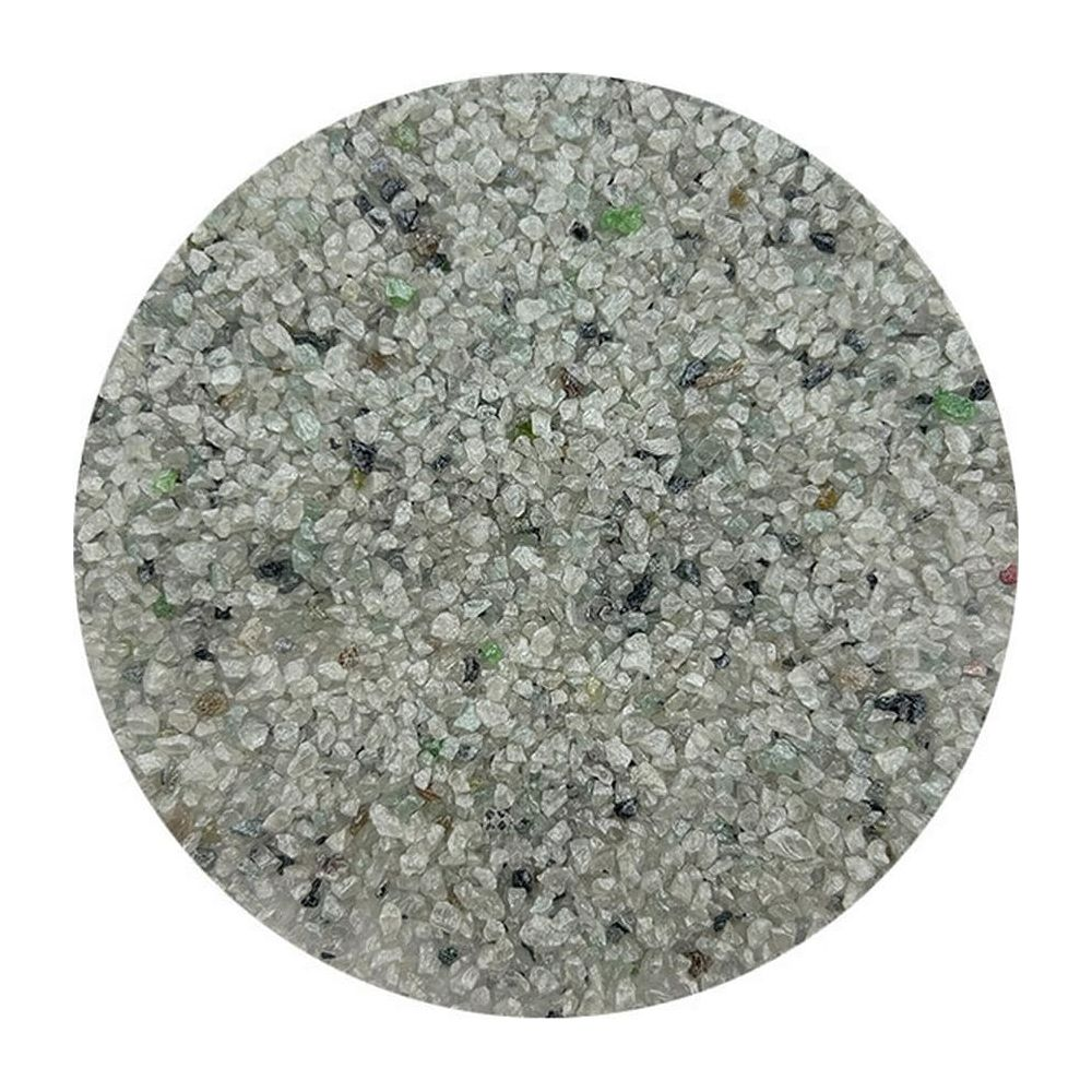 Primo piano di ghiaia di colore chiaro con macchioline nere e verdi, disposta in cerchio.