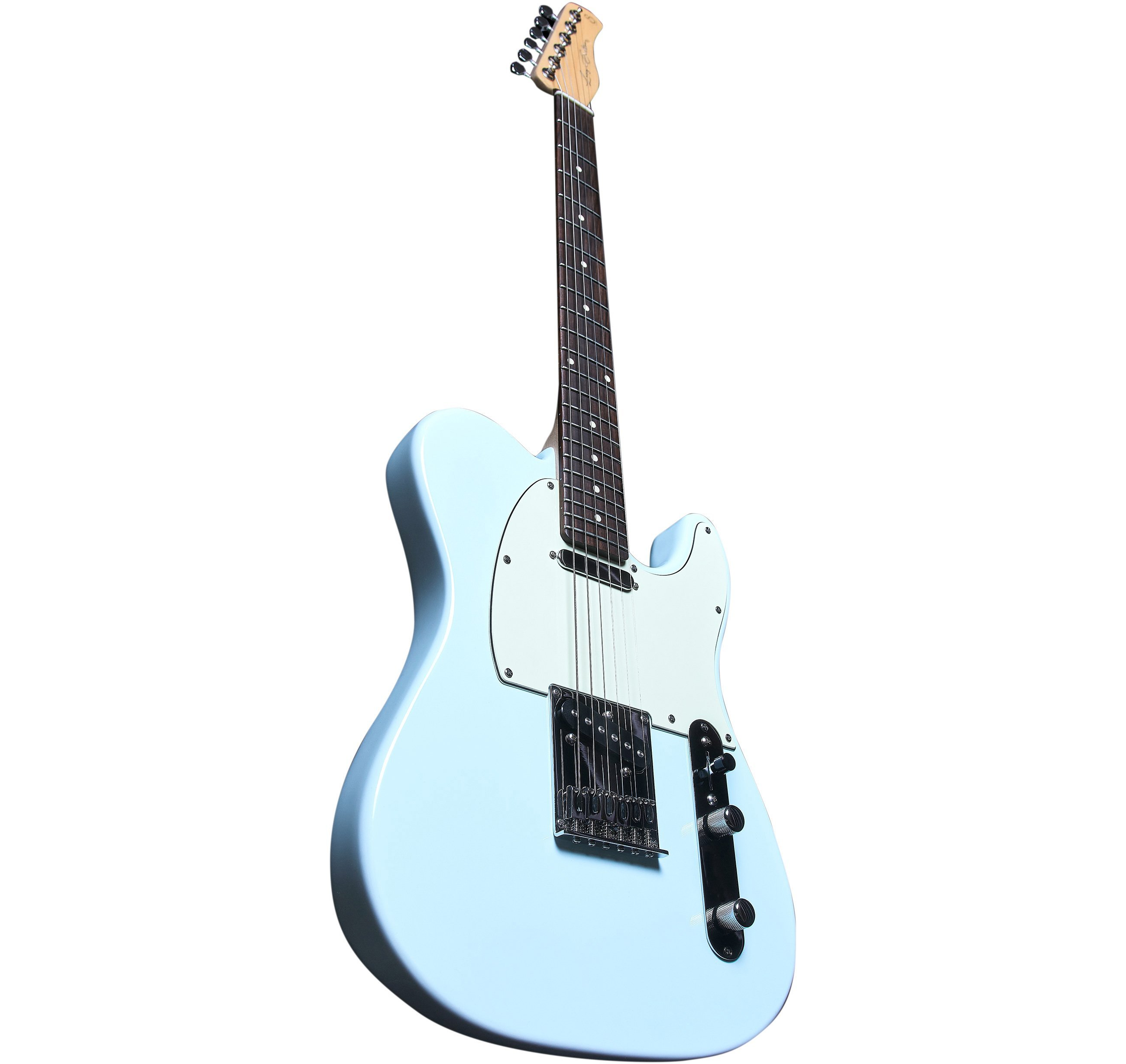 Gümüş donanımlı, beyaz pena korumalı açık mavi elektrik gitar.
