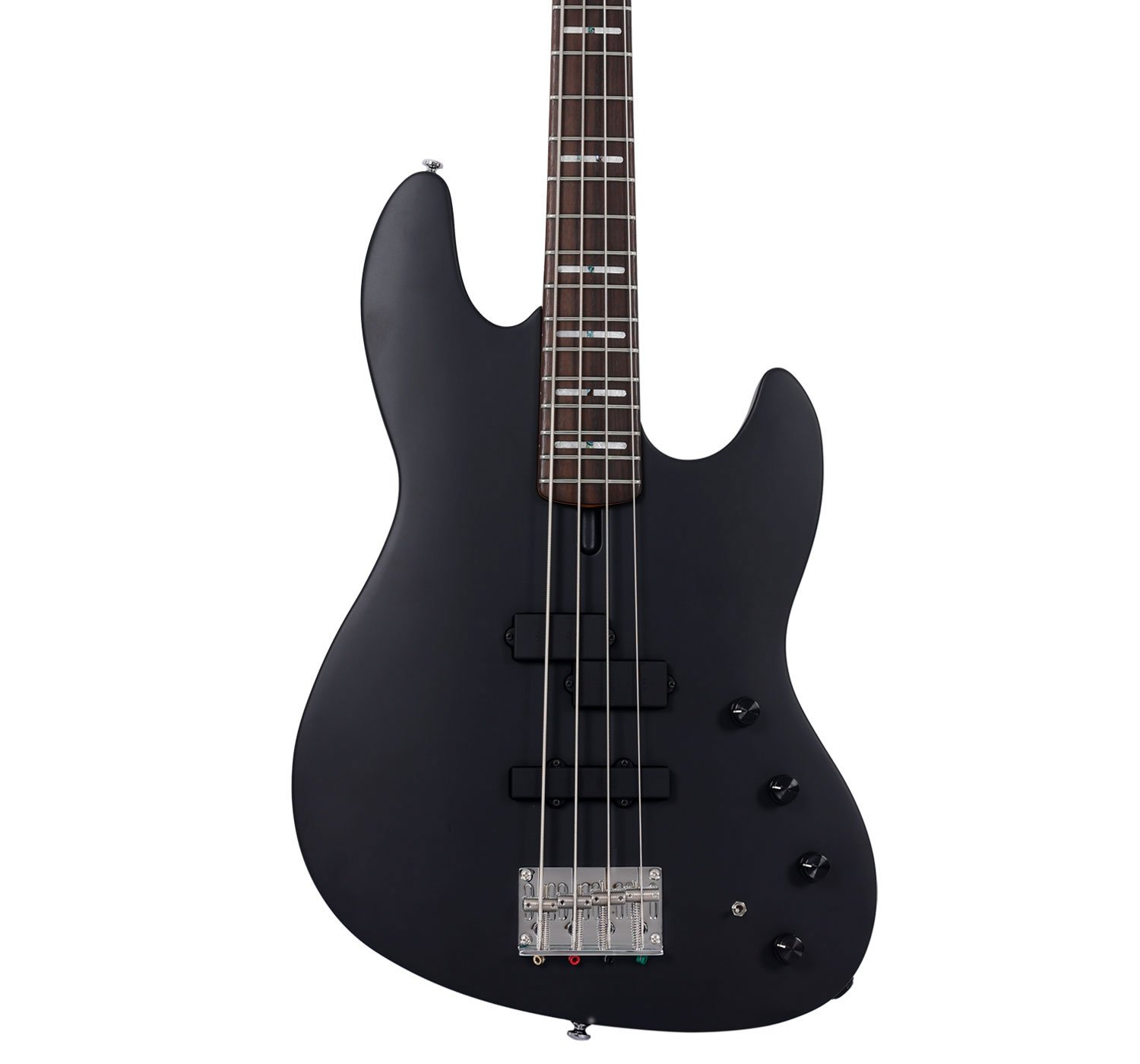 Gümüş teller ve düğmelerle siyah elektro bas gitar, beyaz arka plan üzerinde.
