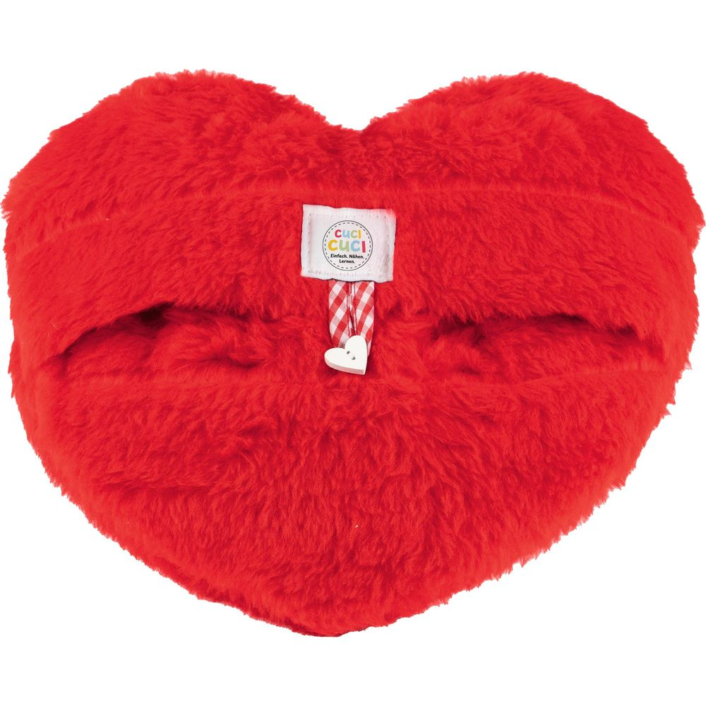 Un cuscino rosso e soffice a forma di cuore con un'etichetta e un piccolo bottone bianco.