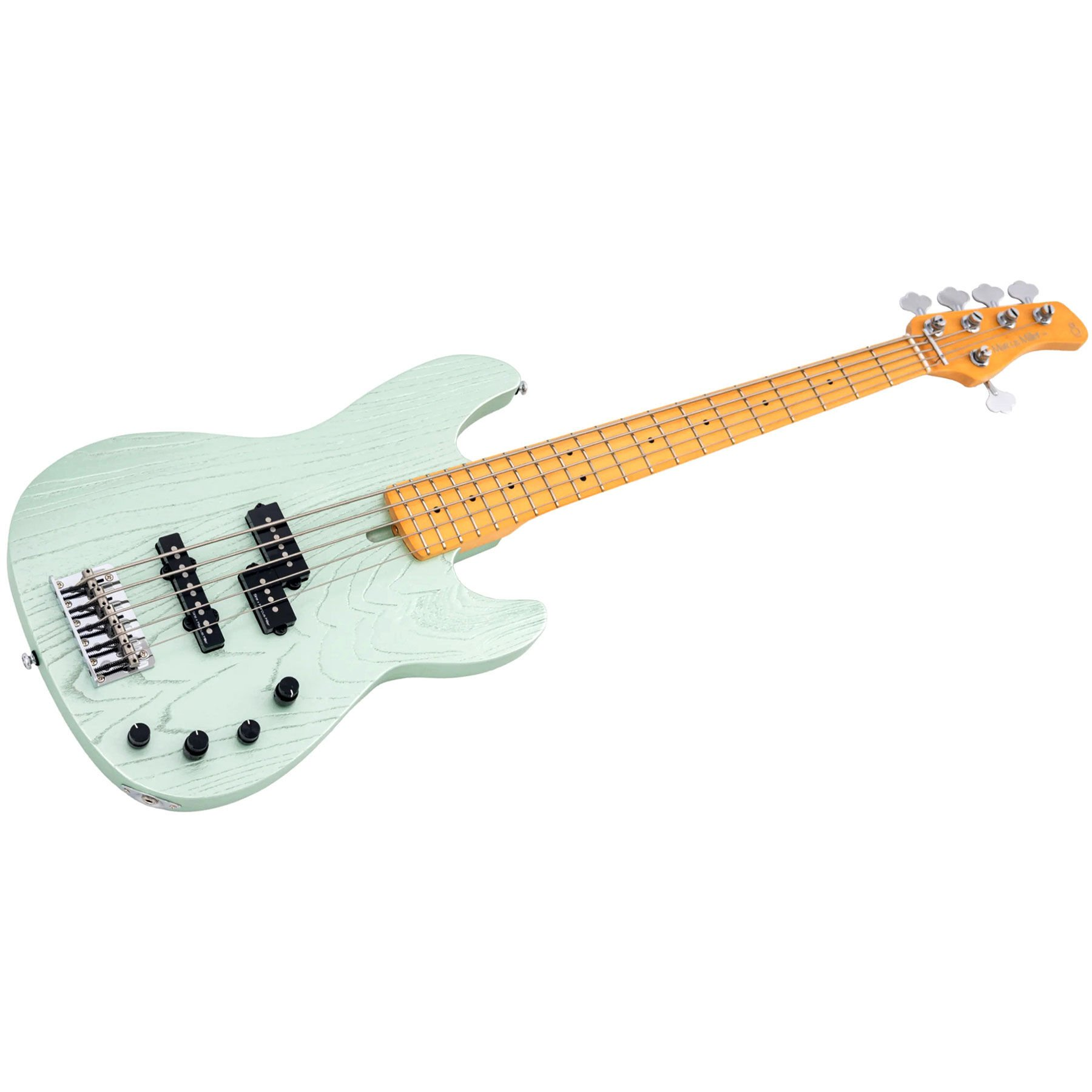 Akçaağaç saplı açık yeşil bas gitar beyaz zeminde duruyor.