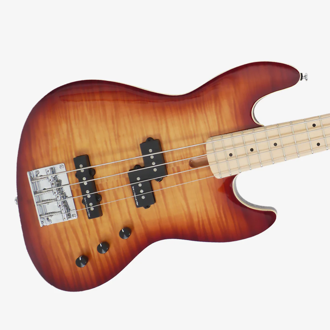İki siyah manyetiği ve krom donanımı olan, beyaz arka plan üzerinde güneş ışığı rengi 4 telli bas gitar.
