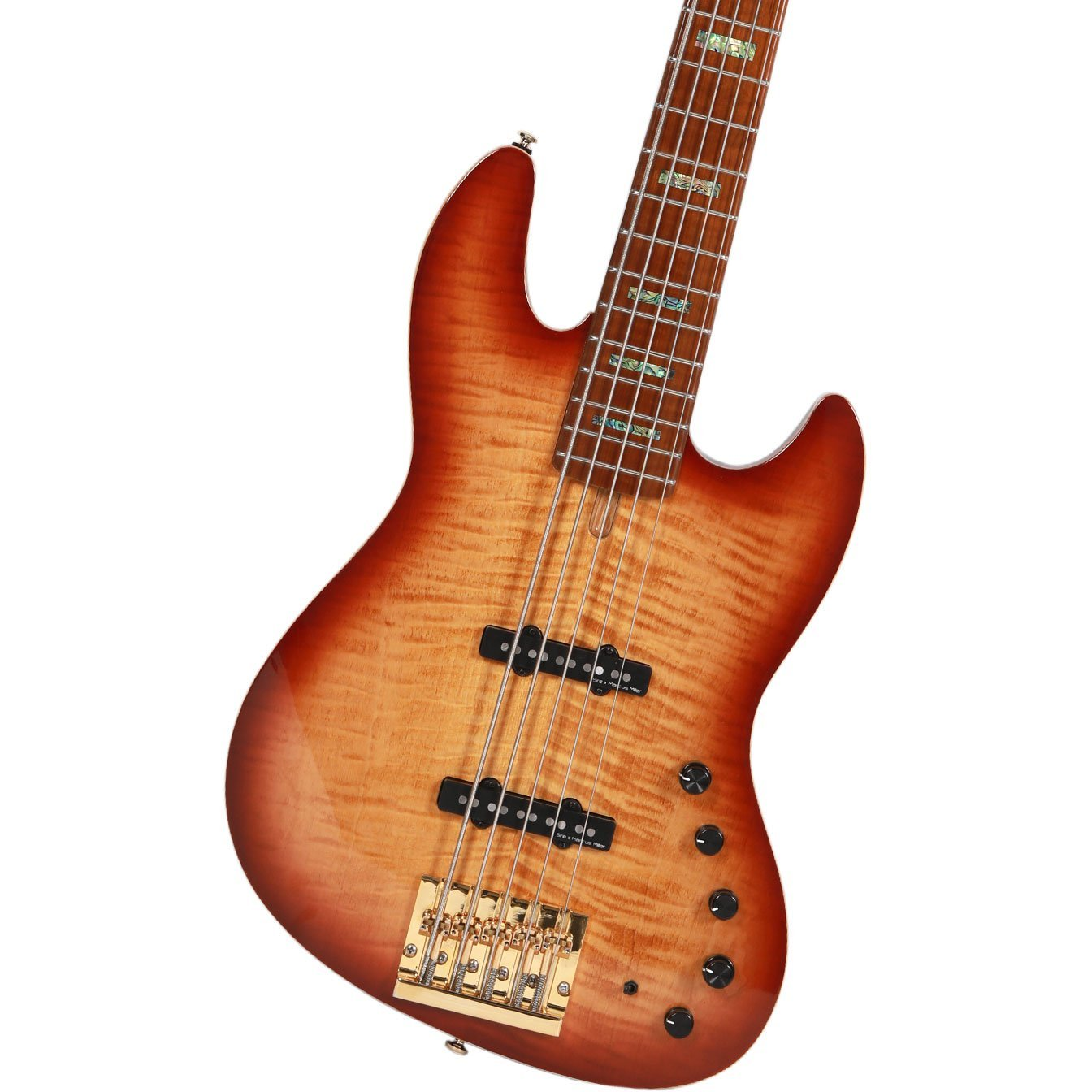 Altın köprülü, siyah manyetikli, kahverengi, alev desenli elektro bas gitar.