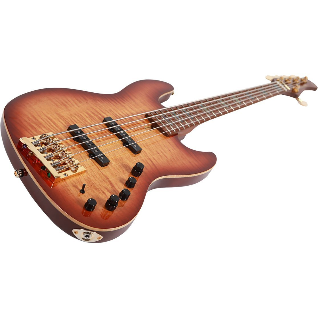 Altın donanımlı kahverengi 5 telli bas gitar, beyaz arka plan üzerinde.