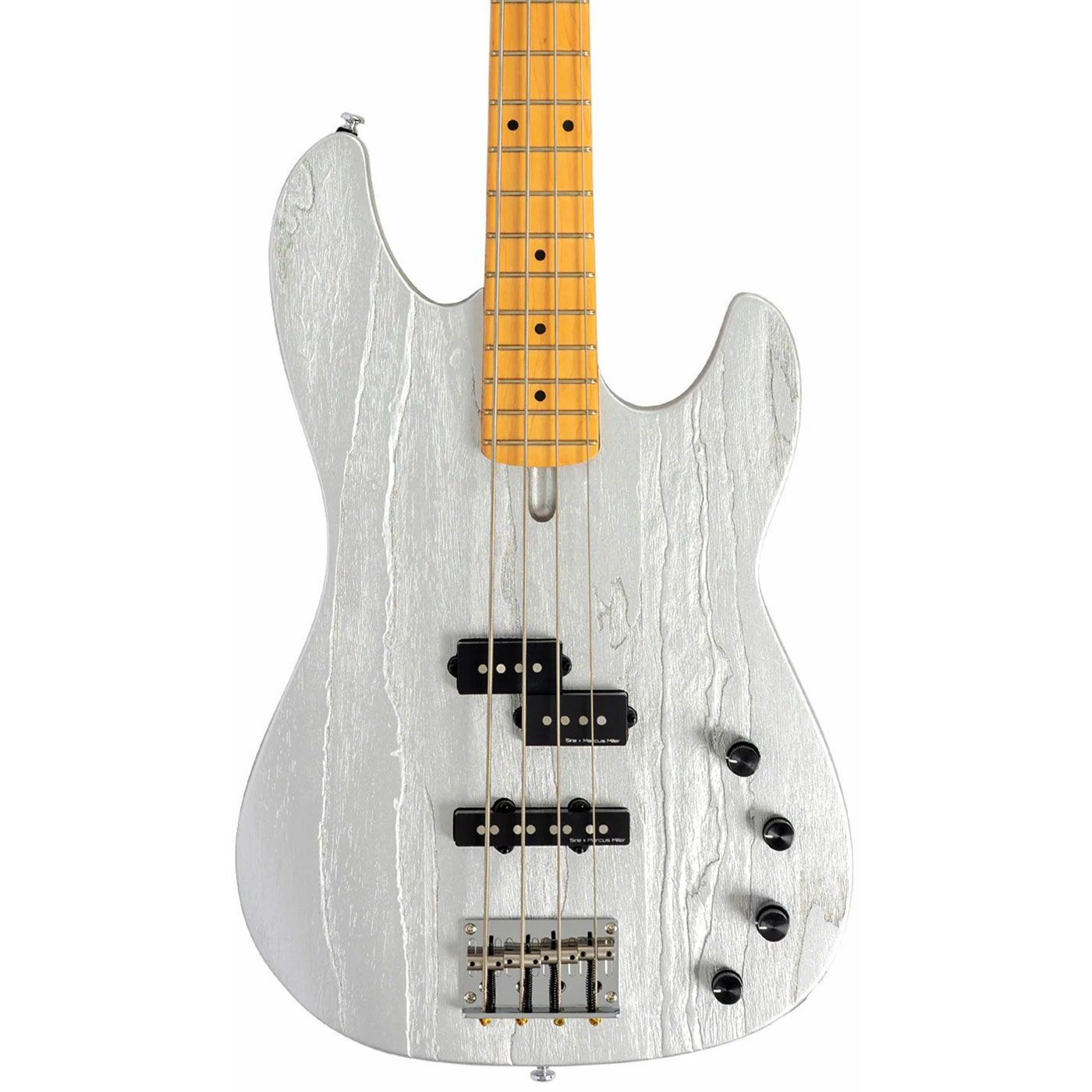 Açık ahşap klavyeli ve siyah manyetikli gümüş bas gitar.