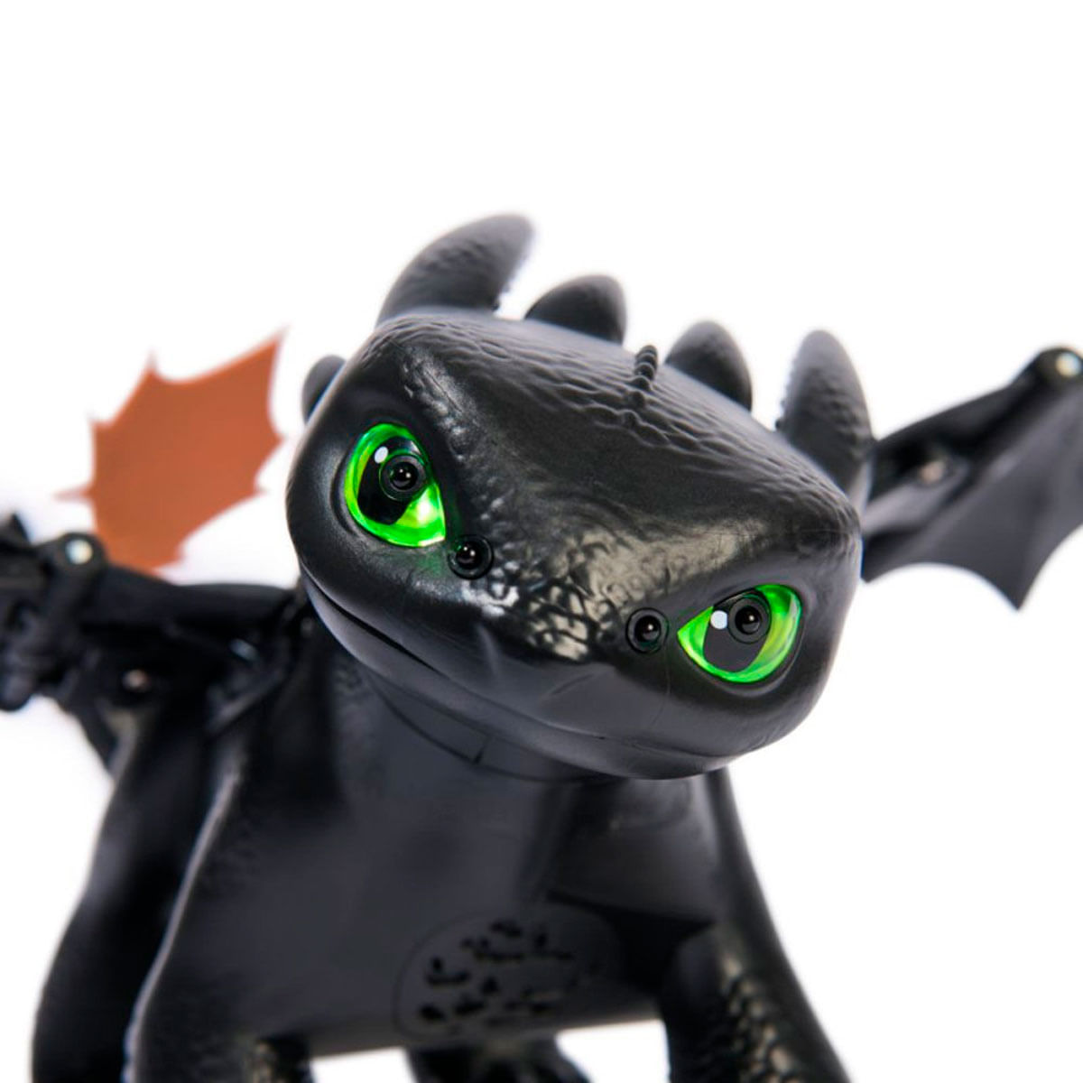 Un jouet dragon noir aux yeux verts vifs et aux ailes.