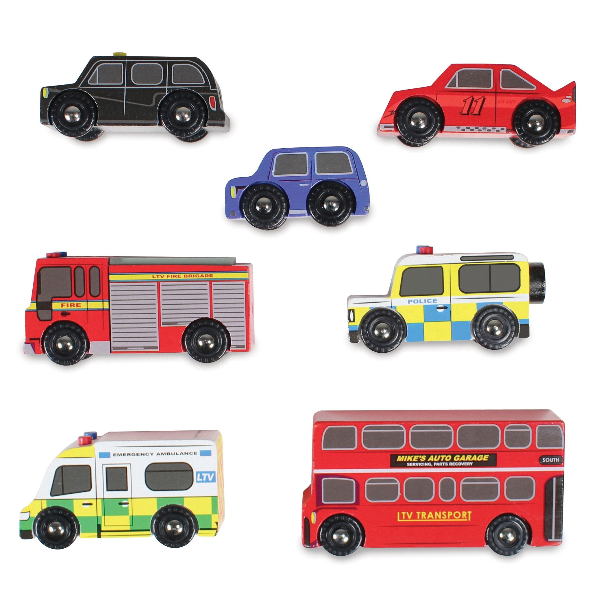 Giocattoli in legno: auto nera, SUV blu, auto da corsa rossa, camion dei pompieri, auto della polizia, ambulanza, autobus rosso.
