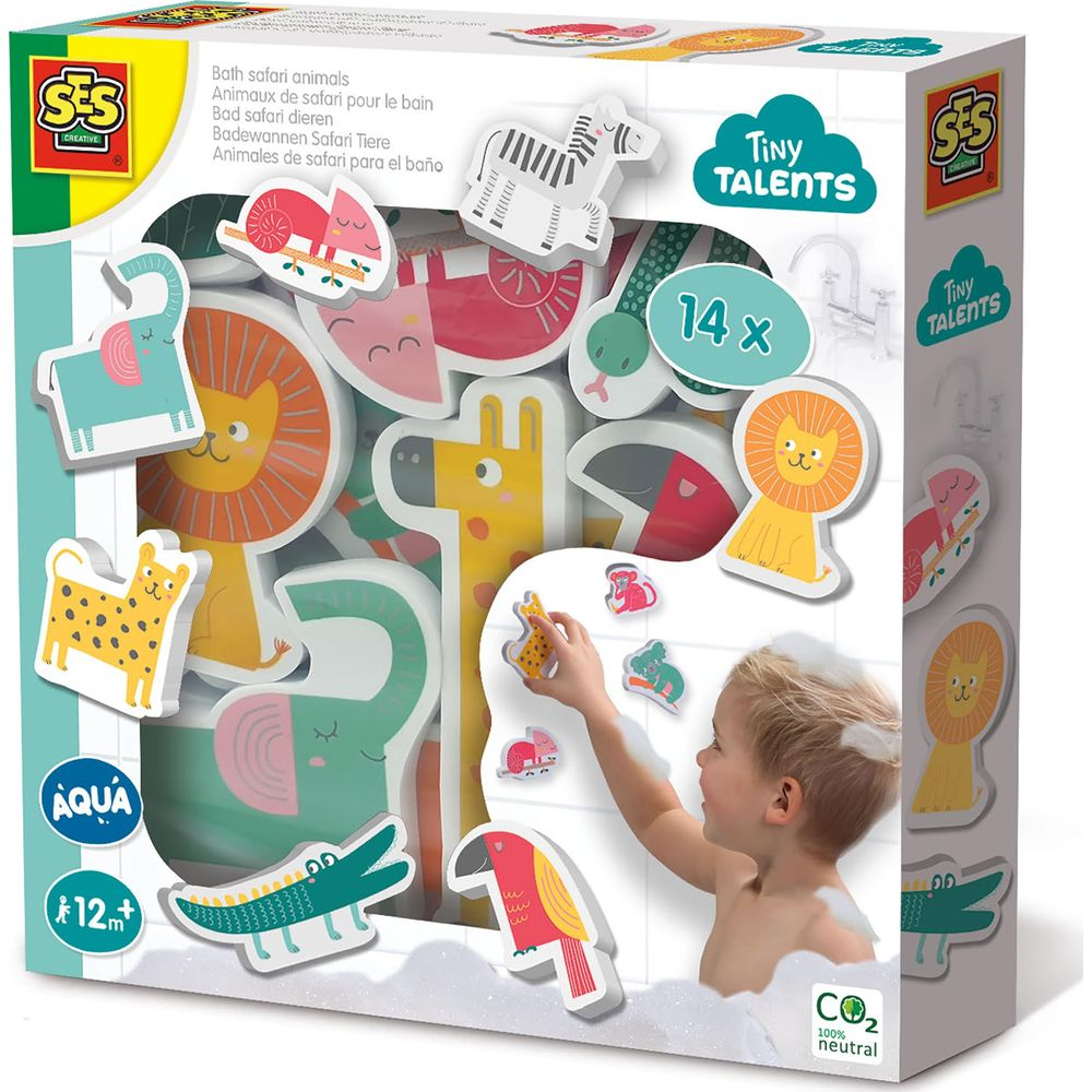 Caja con animales de safari de baño coloridos, un niño juega con ellos.