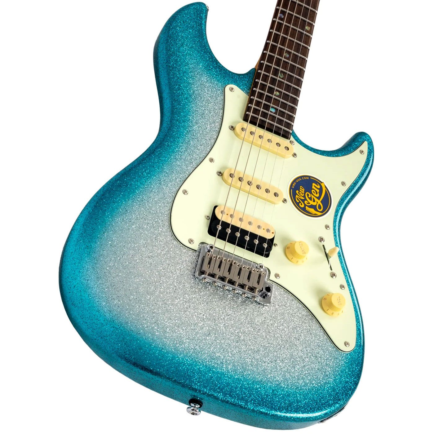 Krem rengi pena ve sarı düğmeli, parıltılı mavi elektro gitar.