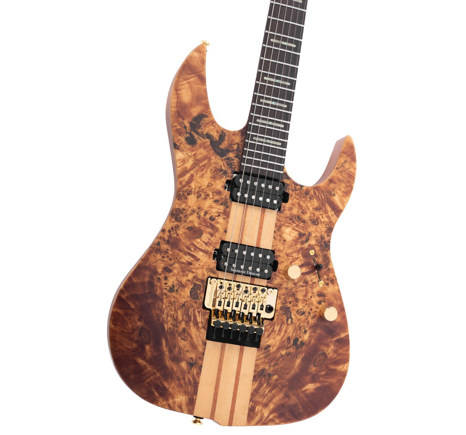 Beyaz arka plan üzerinde budaklı ahşap kaplamalı ve altın donanımlı elektro gitar.