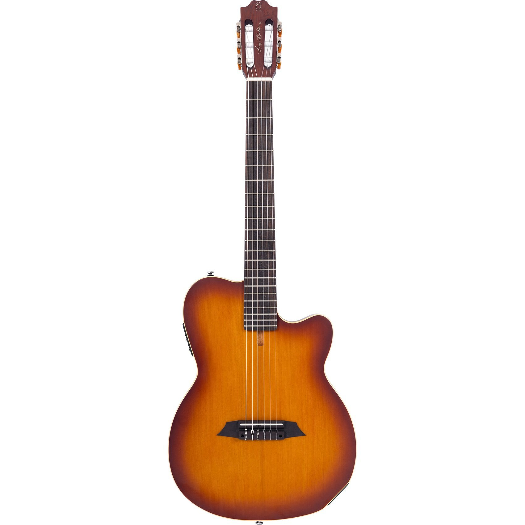 Altı telli kahverengi ve turuncu akustik gitar beyaz arka plan önünde gösteriliyor.