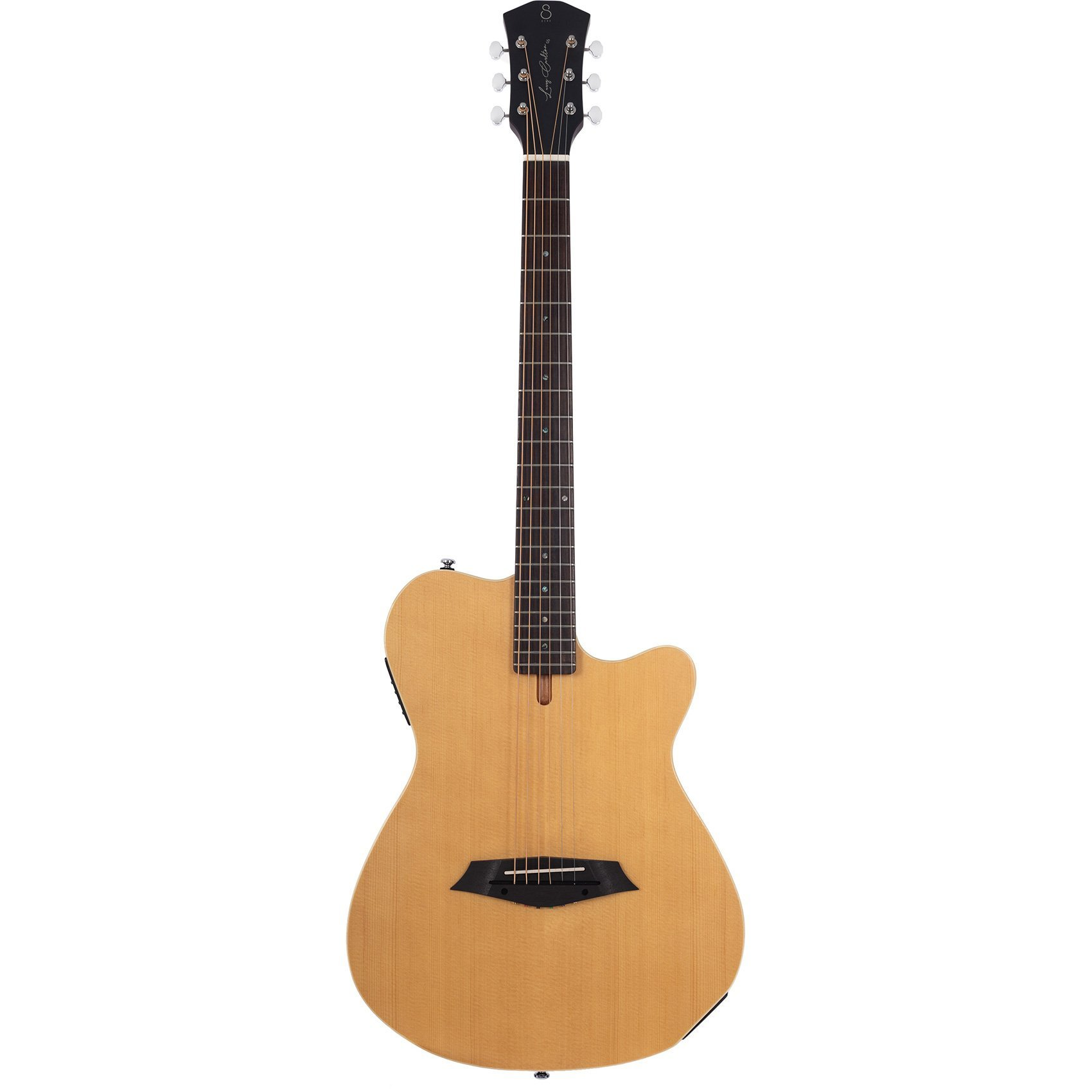 Koyu klavyeli ve gümüş akort burgulu, açık renkli akustik gitar.