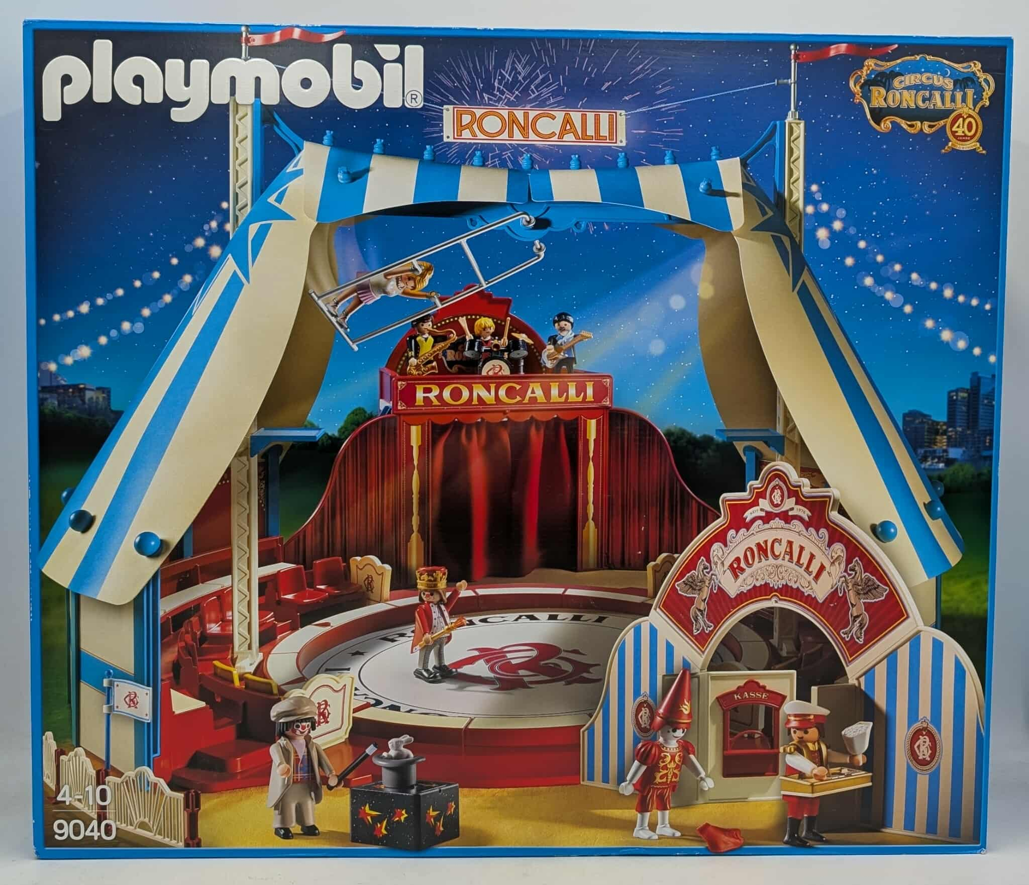 Playmobil Roncalli Zirkus mit Bühne, Musikern, Artisten und Tribünen.
