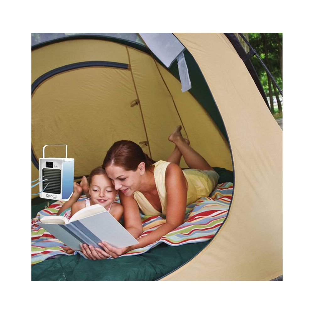 Donna e bambina leggono in tenda con refrigeratore portatile.