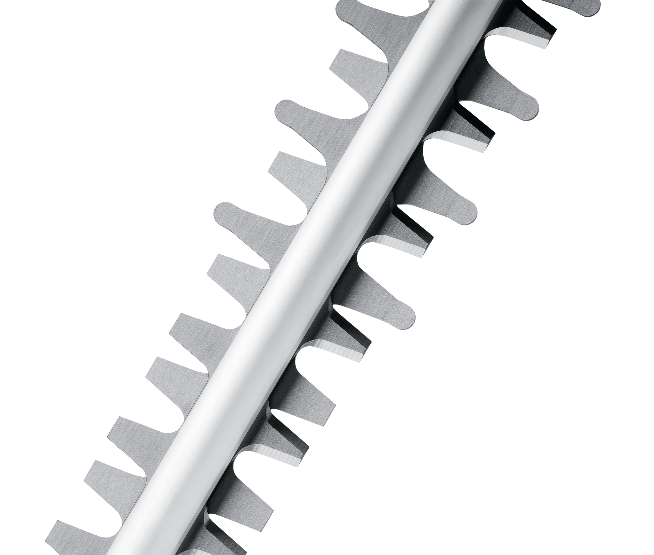 Nahaufnahme einer metallischen Heckenschere mit scharfen, gezackten Klingen.
