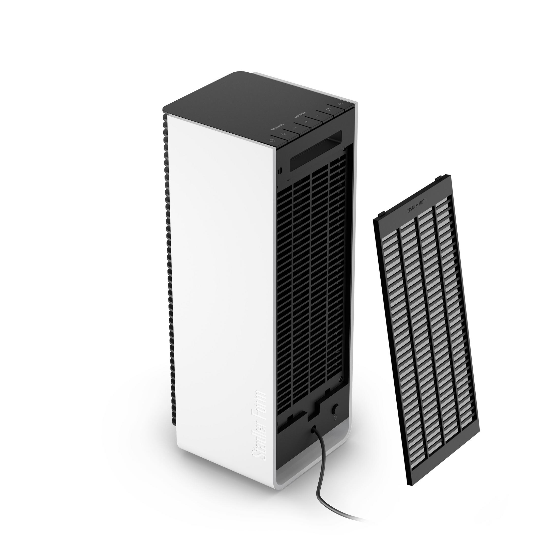 Een witte torenventilator met zwart rooster en netsnoer, filter ernaast.