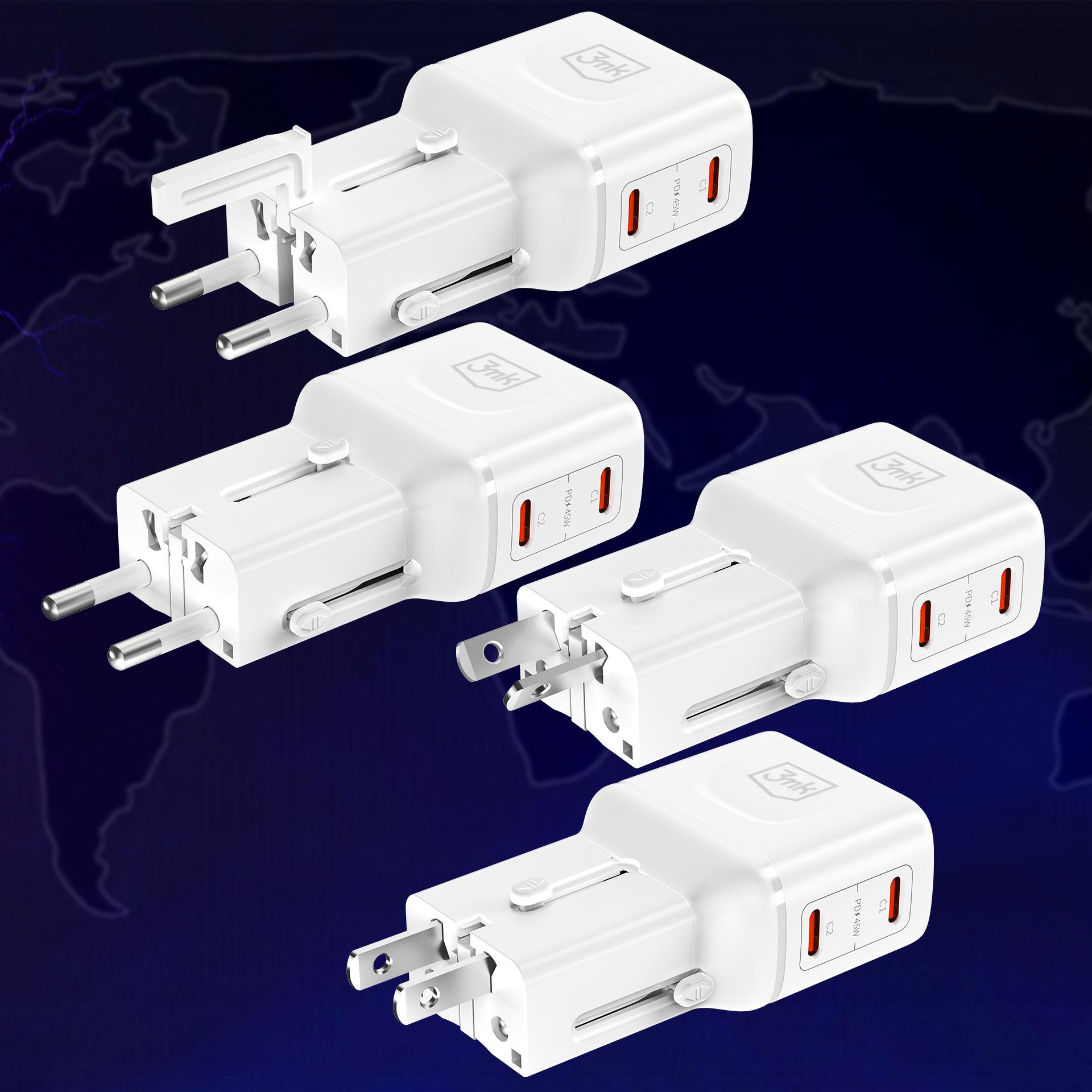 Quatre adaptateurs de voyage blancs avec broches rétractables et ports USB-C.