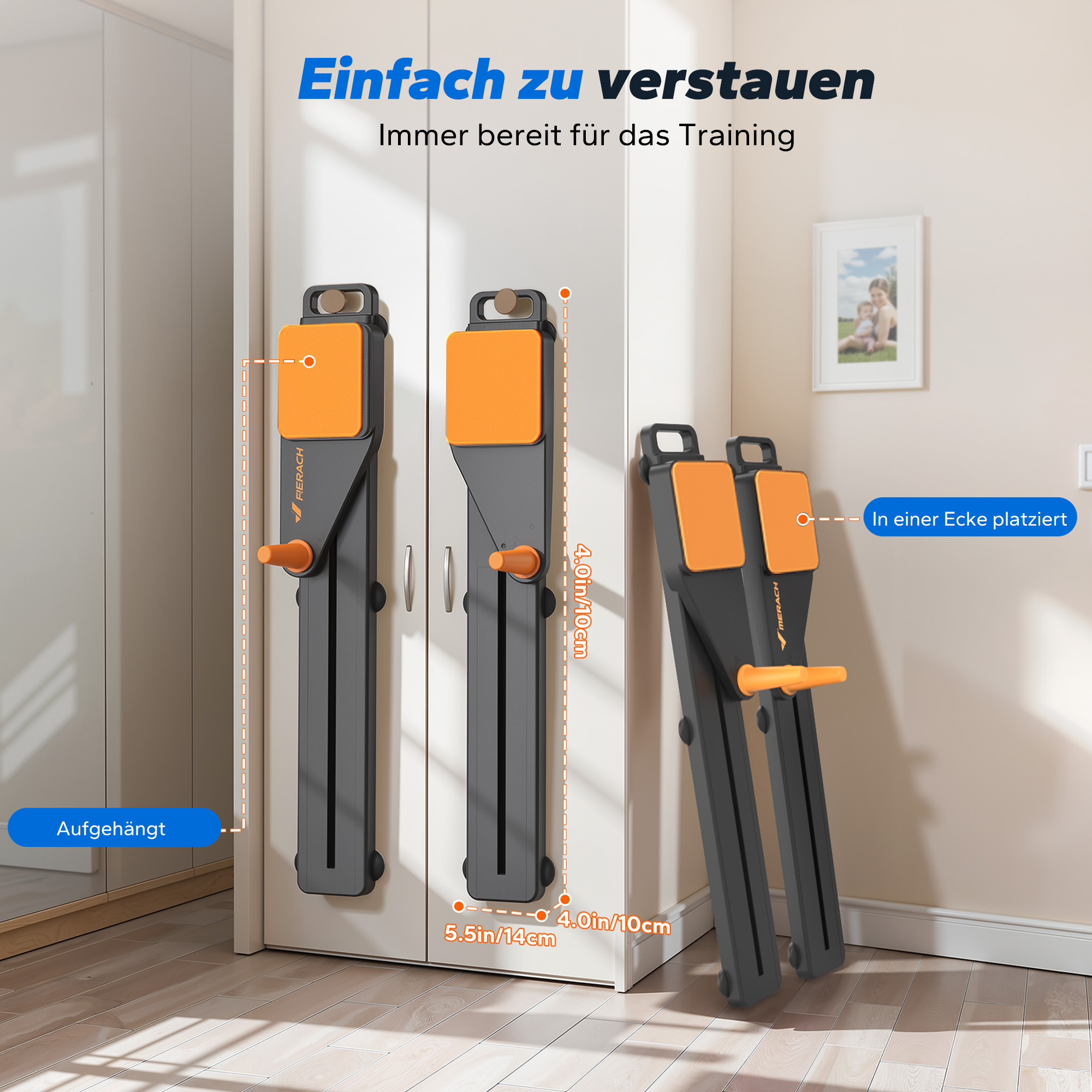 Zwei graue und orangefarbene Trainingsgeräte hängen an einer Tür. Eines ist auf dem Boden.