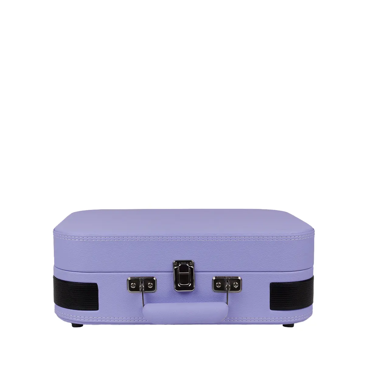 Mała, zamknięta, lawendowa walizka z rączką, srebrnymi zatrzaskami i czarnymi paskami.